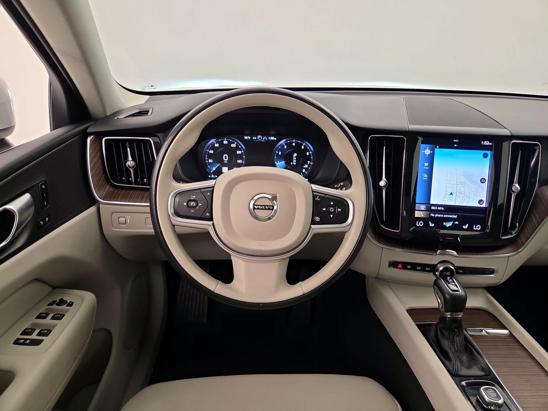 Thumbnail: 2021 Volvo XC60 - 10