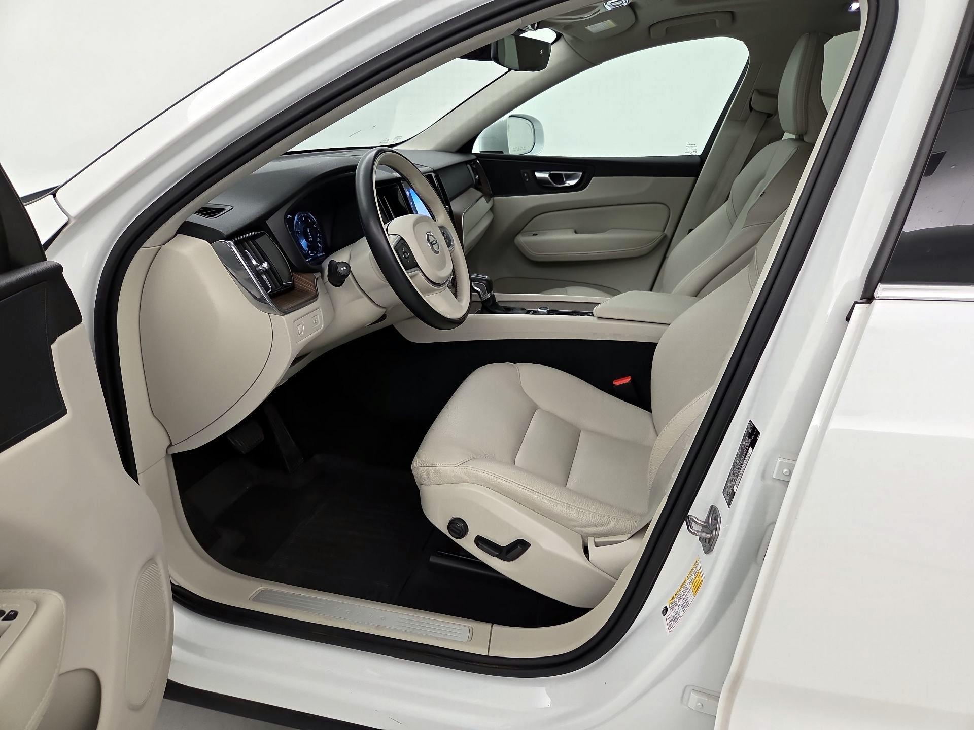 Thumbnail: 2021 Volvo XC60 - 11