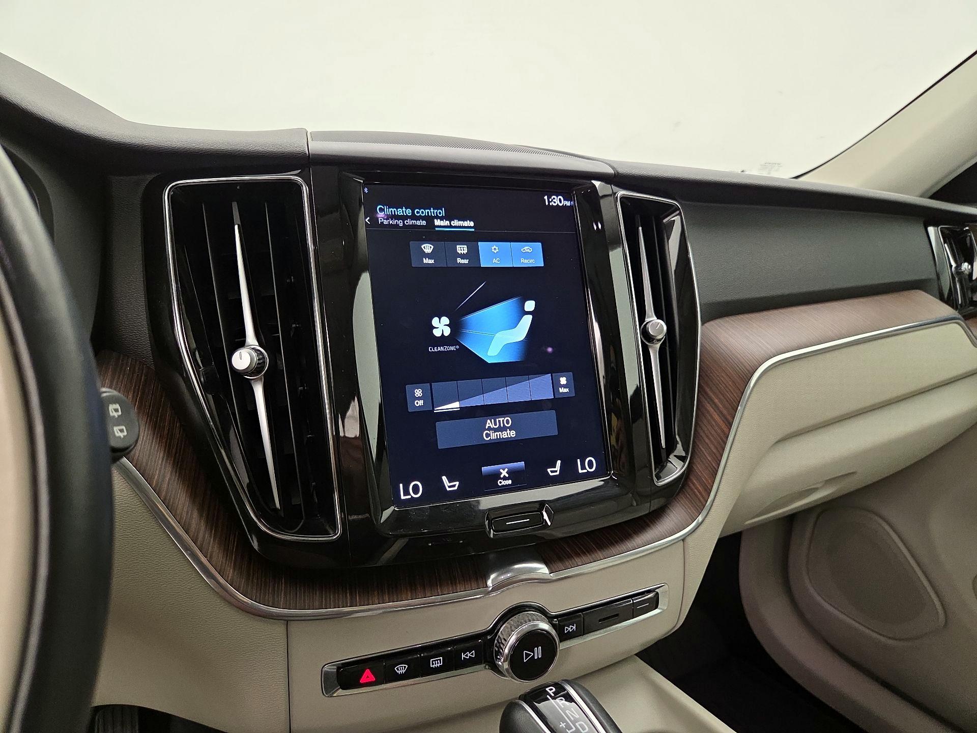 Thumbnail: 2021 Volvo XC60 - 17