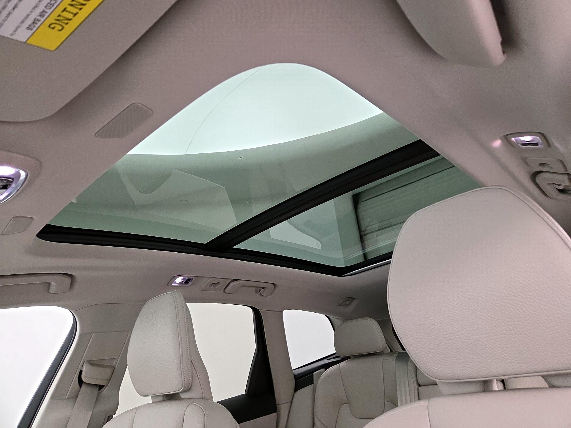 Thumbnail: 2021 Volvo XC60 - 20