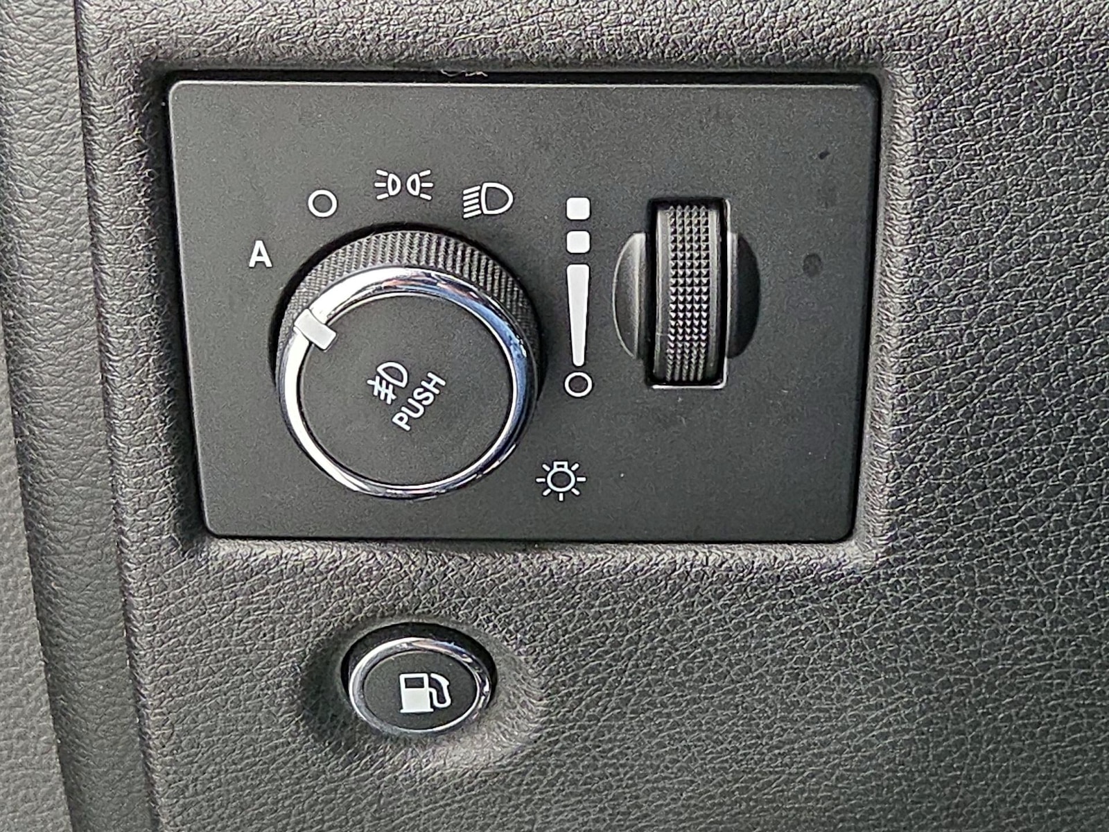 2018 Jeep Grand Cherokee Altitude - Photo 14