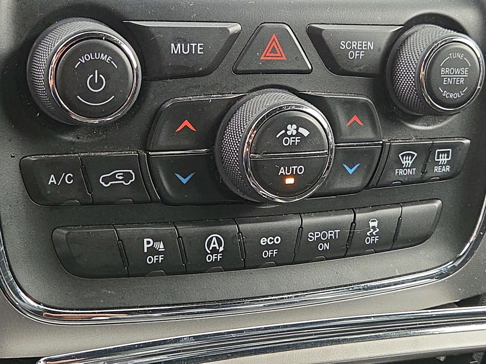 2018 Jeep Grand Cherokee Altitude - Photo 18
