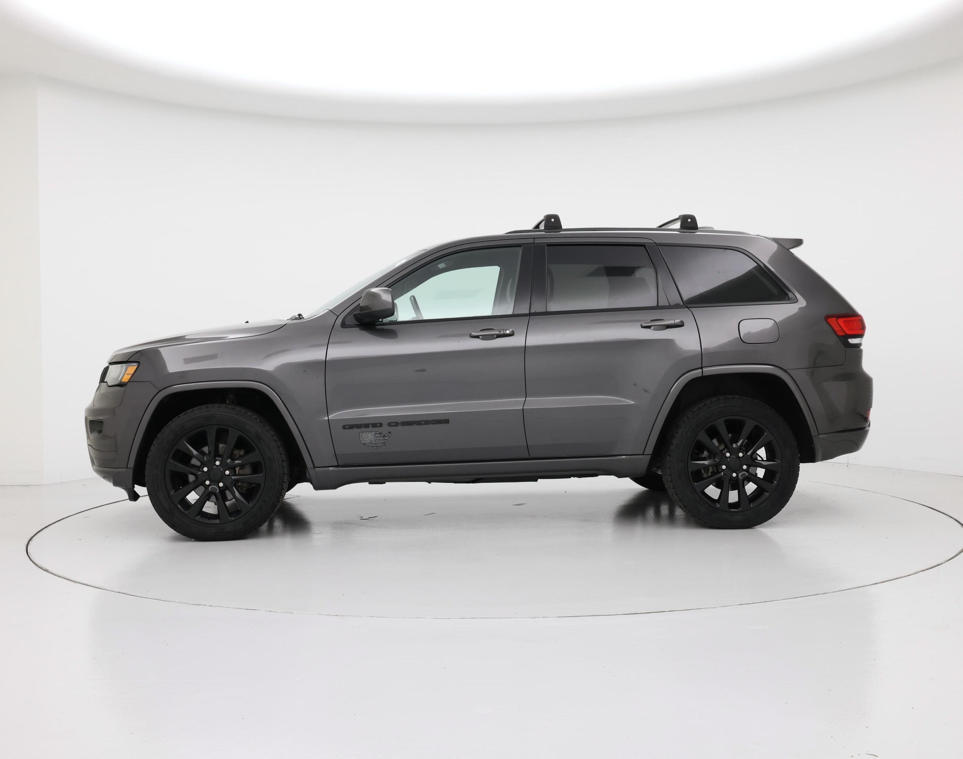 Thumbnail: 2018 Jeep Grand Cherokee - 3