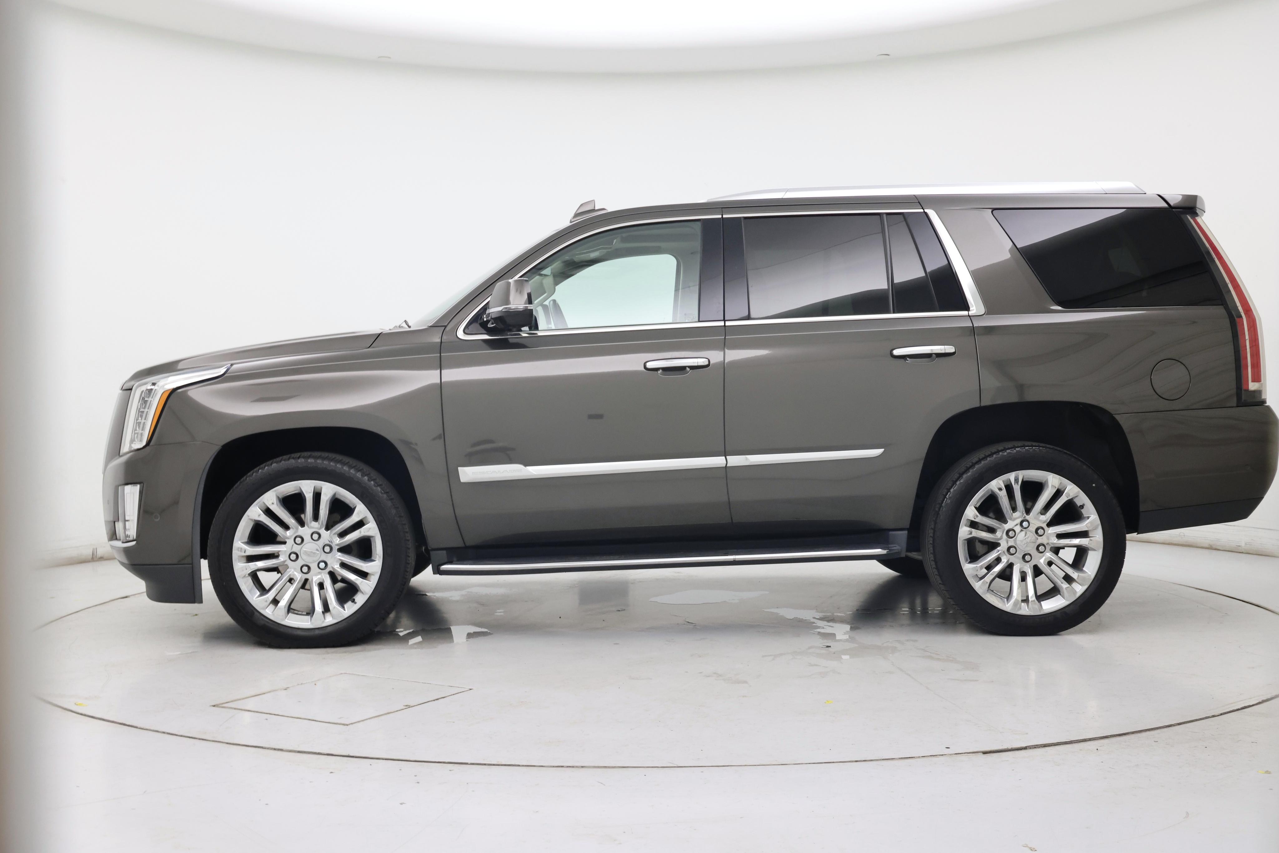 Thumbnail: 2020 Cadillac Escalade - 3