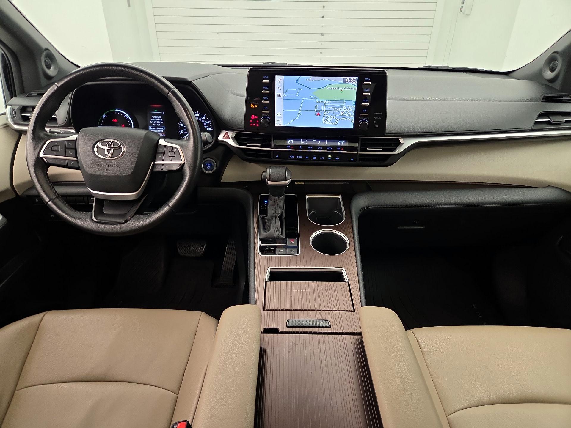 Thumbnail: 2021 Toyota Sienna - 9