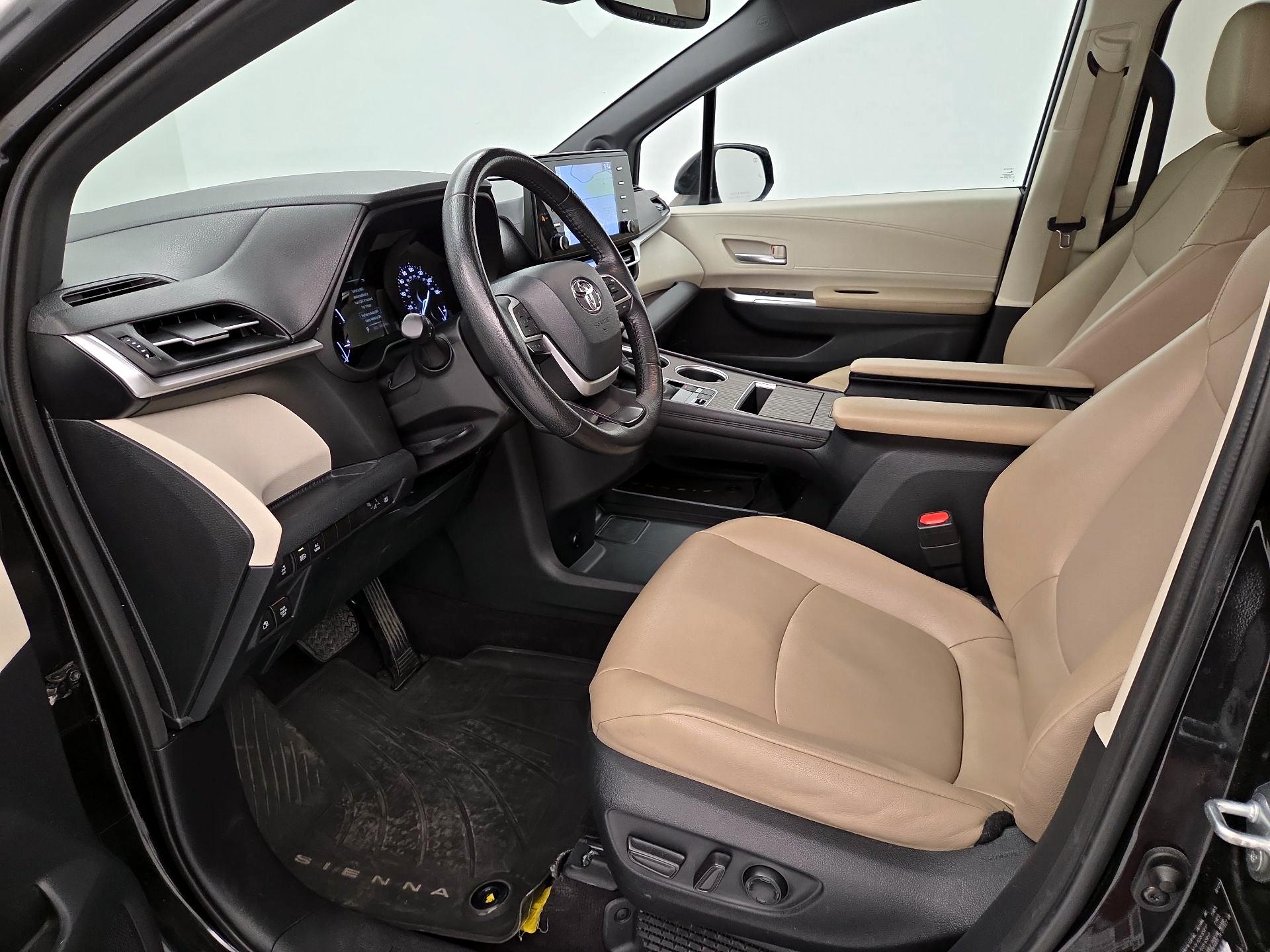 Thumbnail: 2021 Toyota Sienna - 11