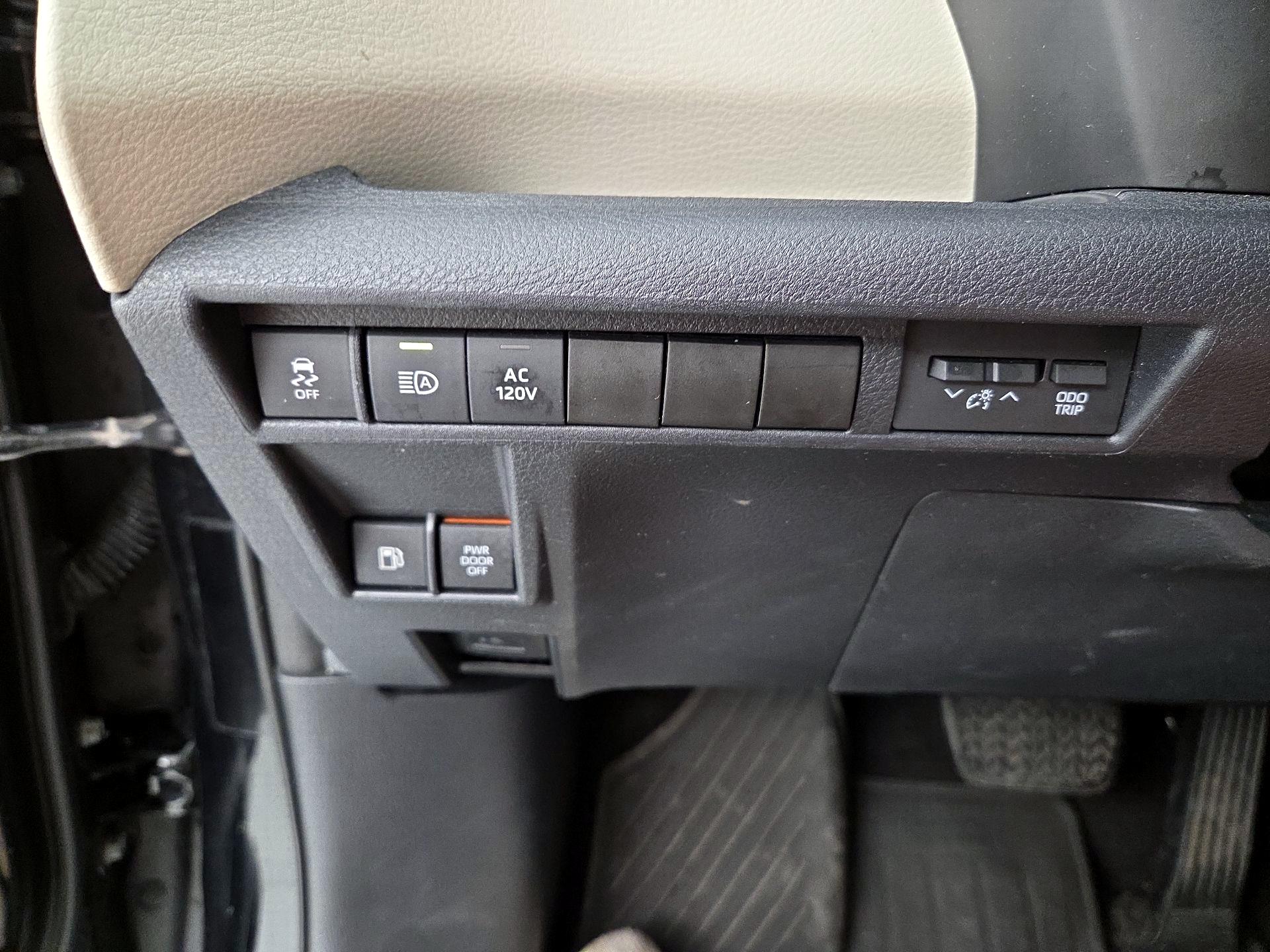 Thumbnail: 2021 Toyota Sienna - 13