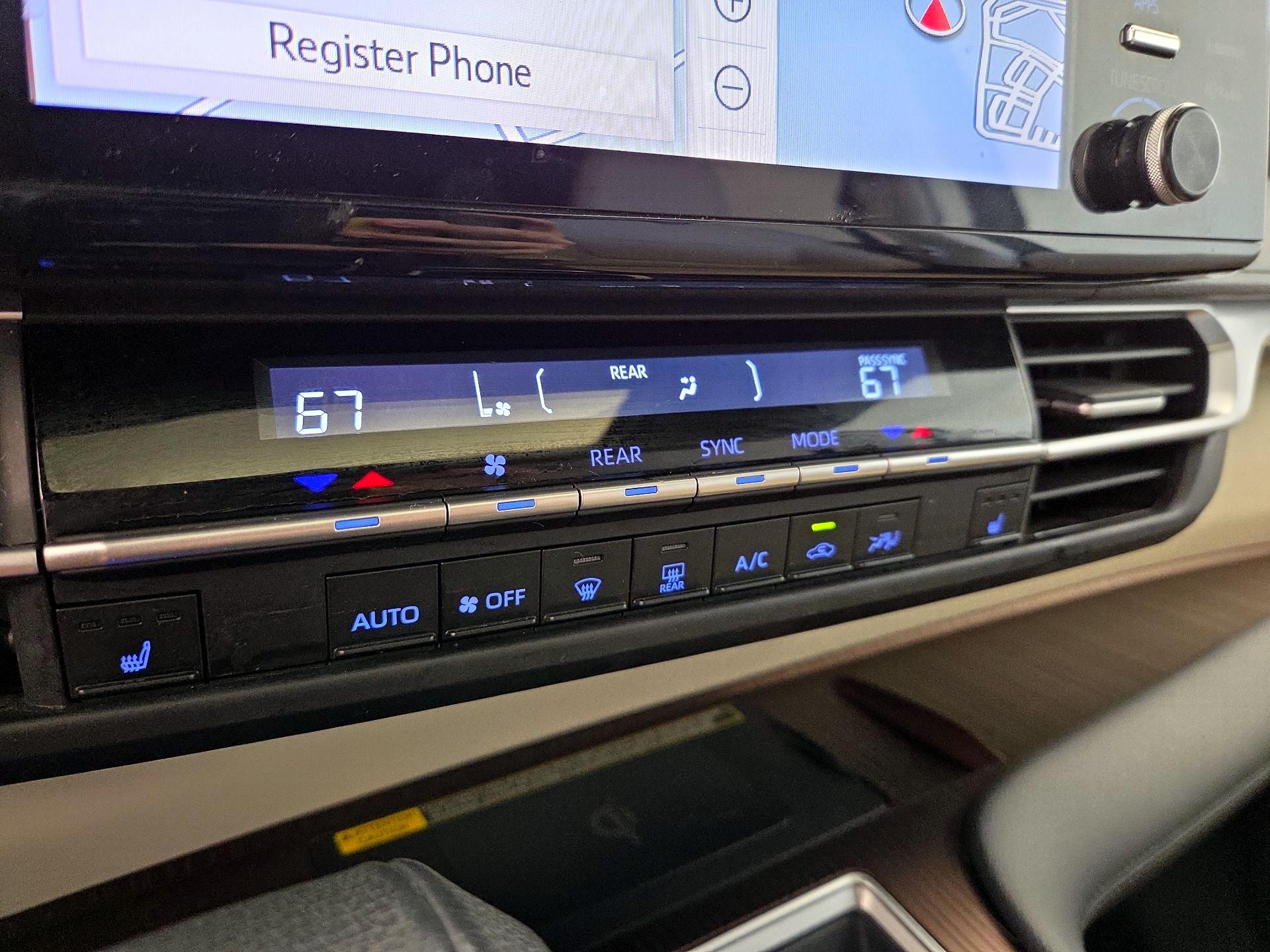 Thumbnail: 2021 Toyota Sienna - 17