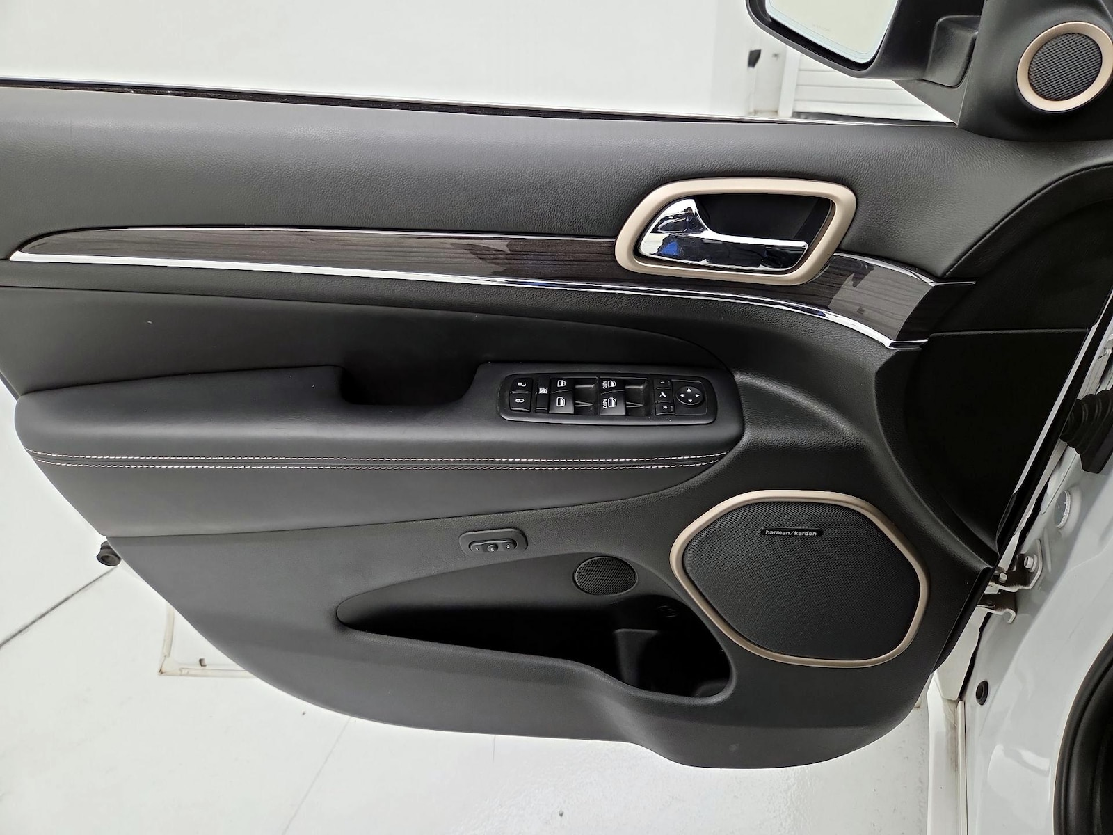 2017 Jeep Grand Cherokee Overland - Photo 13