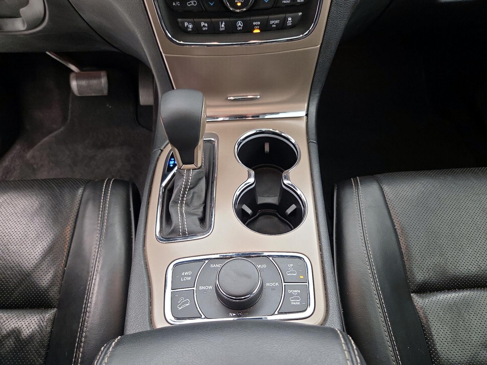 2017 Jeep Grand Cherokee Overland - Photo 19