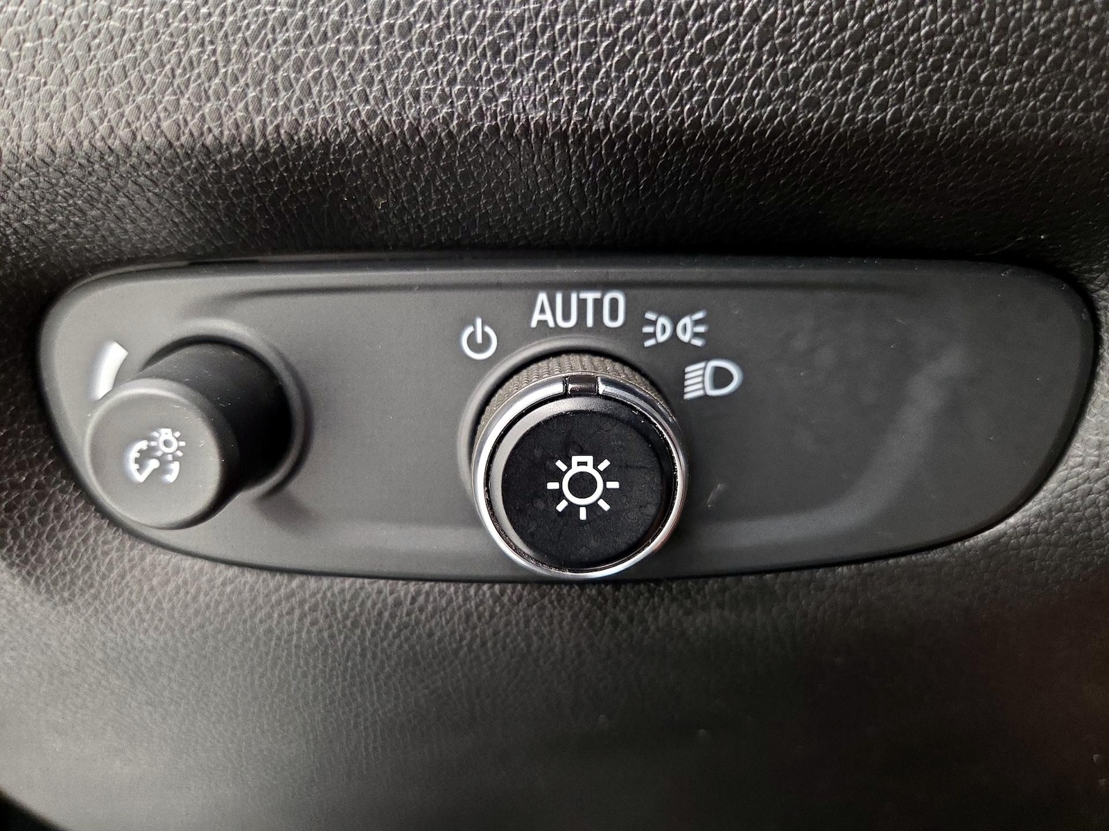 2019 Chevrolet Traverse LS - Photo 14