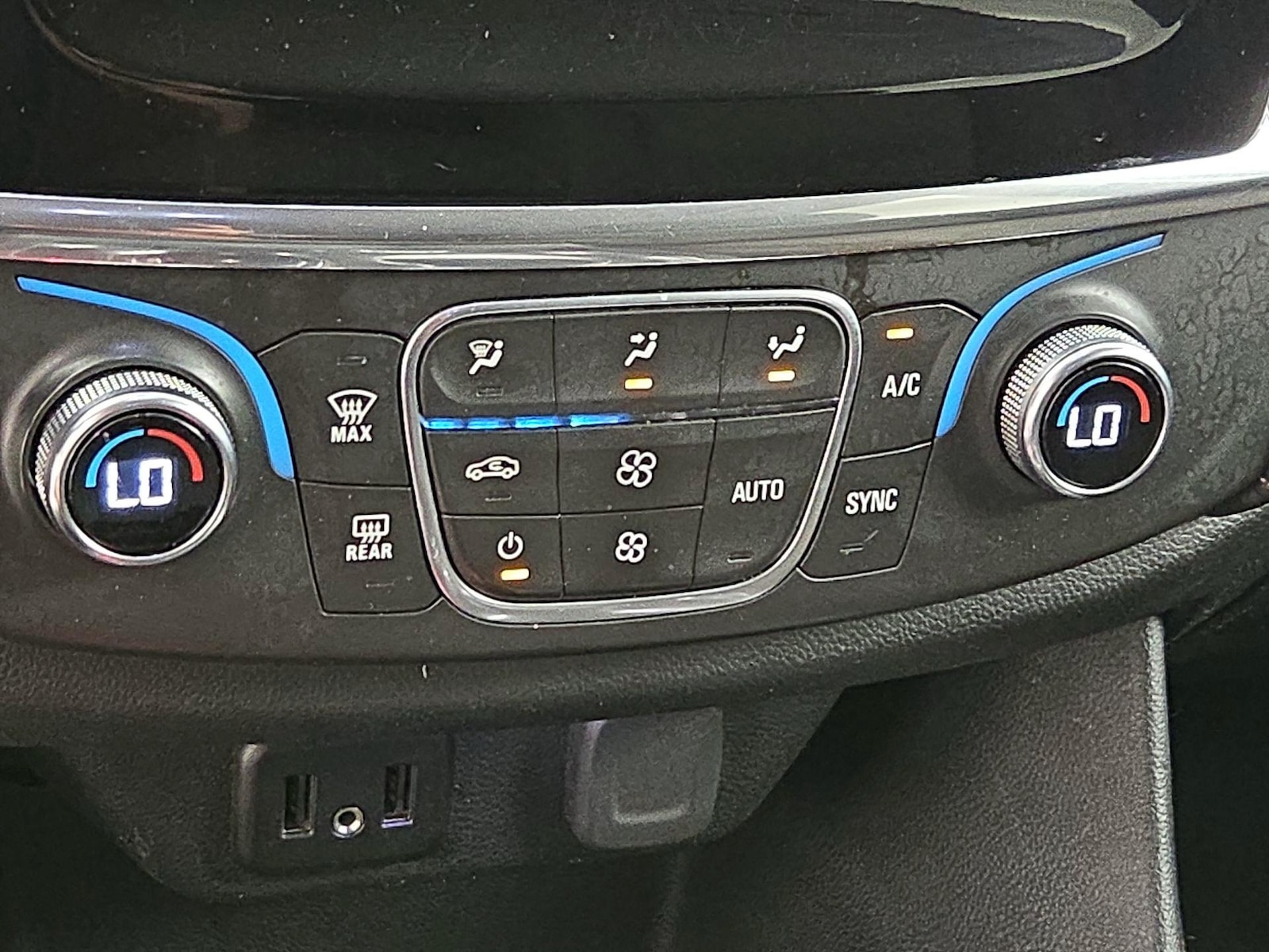 2019 Chevrolet Traverse LS - Photo 17