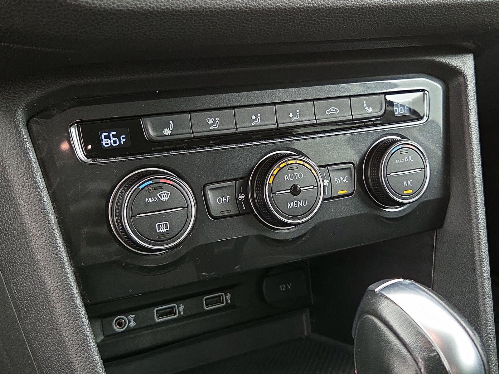 2018 Volkswagen Tiguan SE - Photo 17