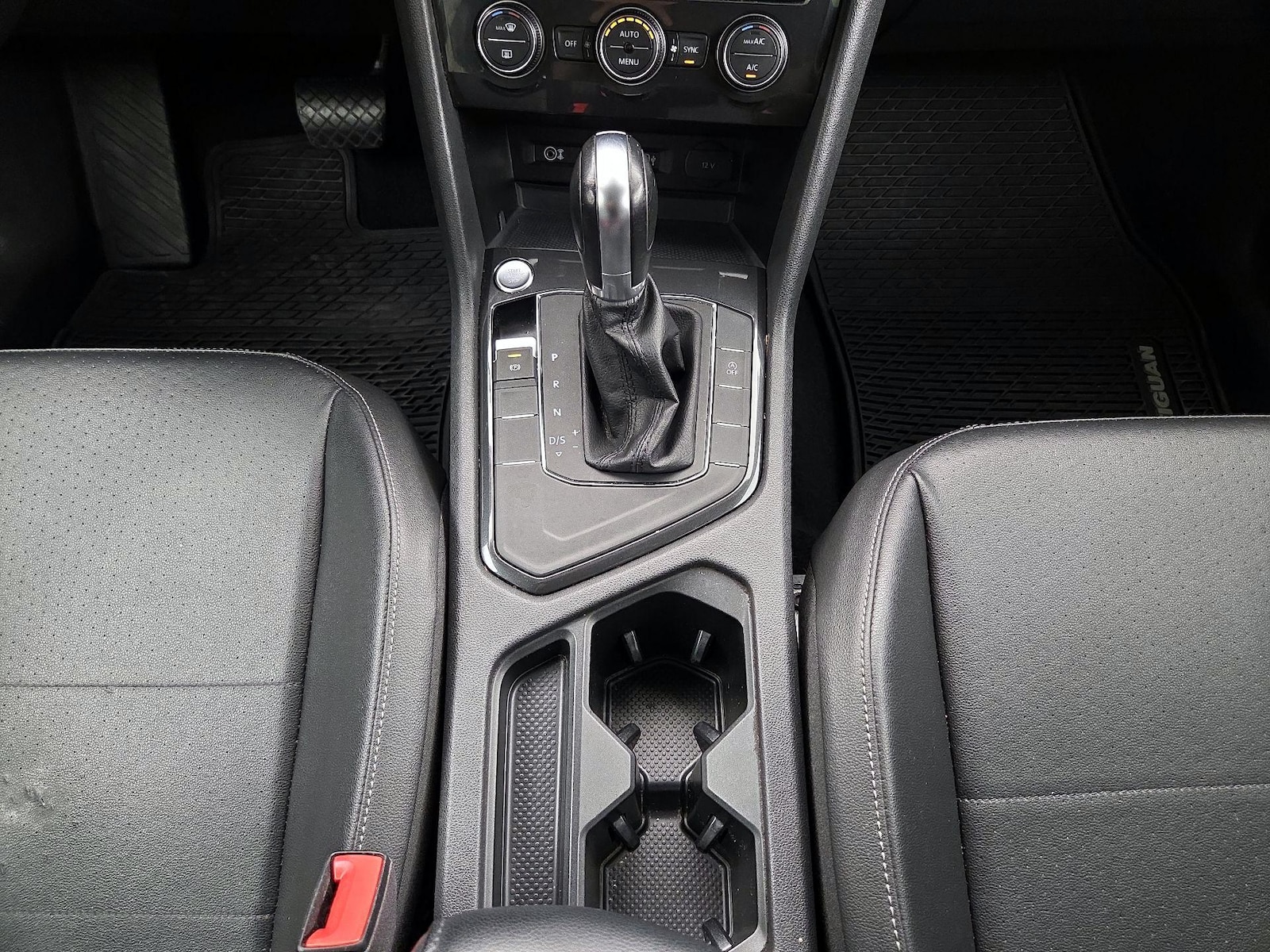 2018 Volkswagen Tiguan SE - Photo 18