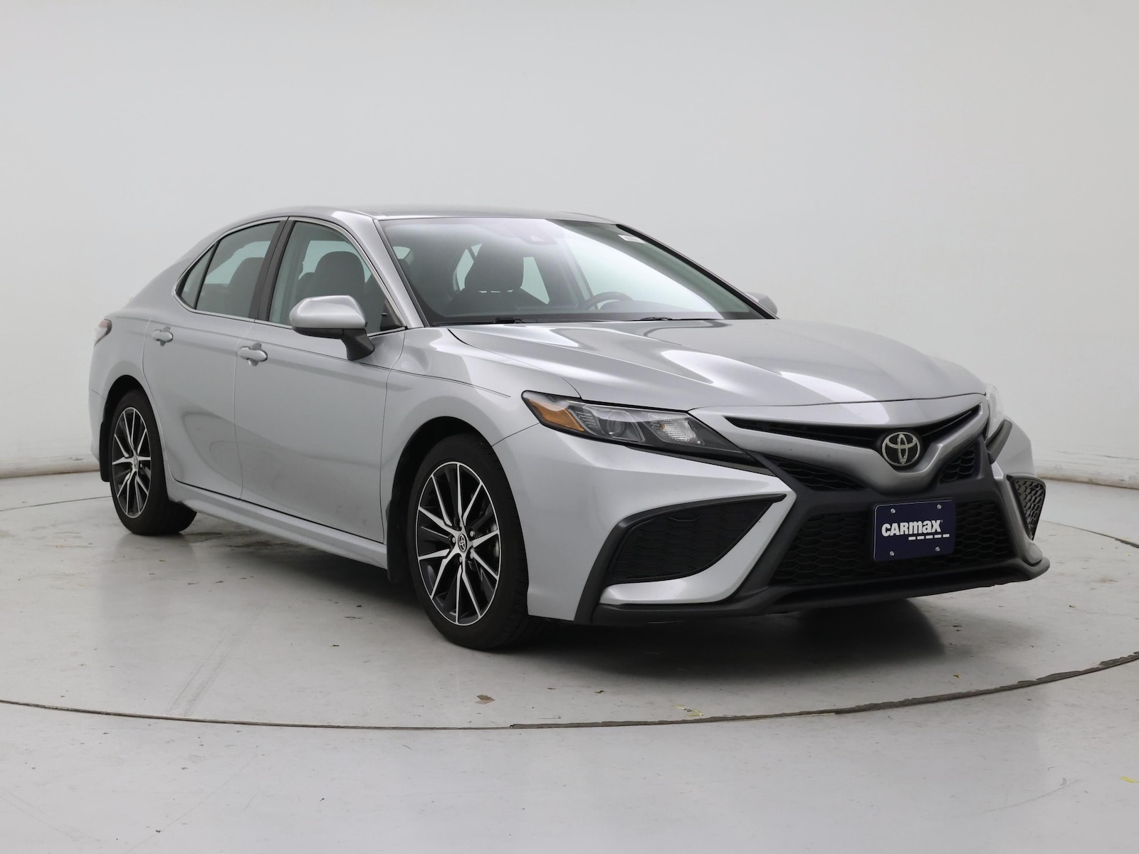 2021 Toyota Camry SE - Photo 2