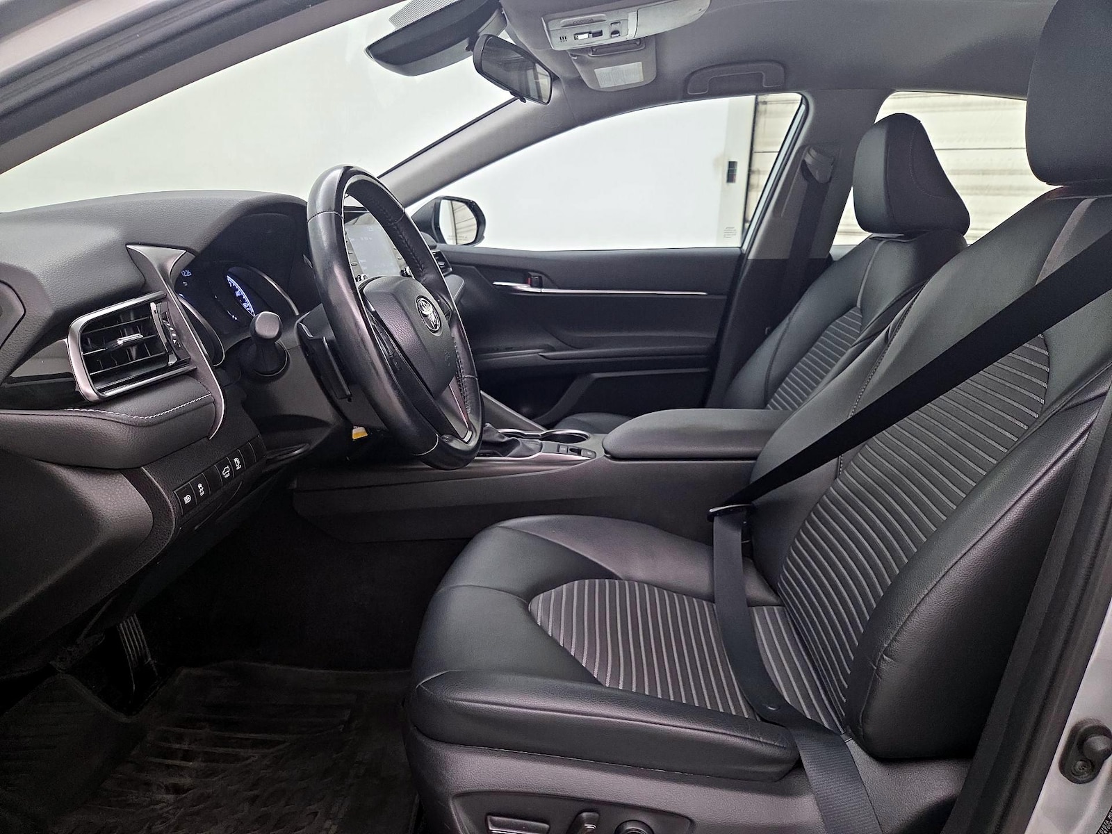 2021 Toyota Camry SE - Photo 12