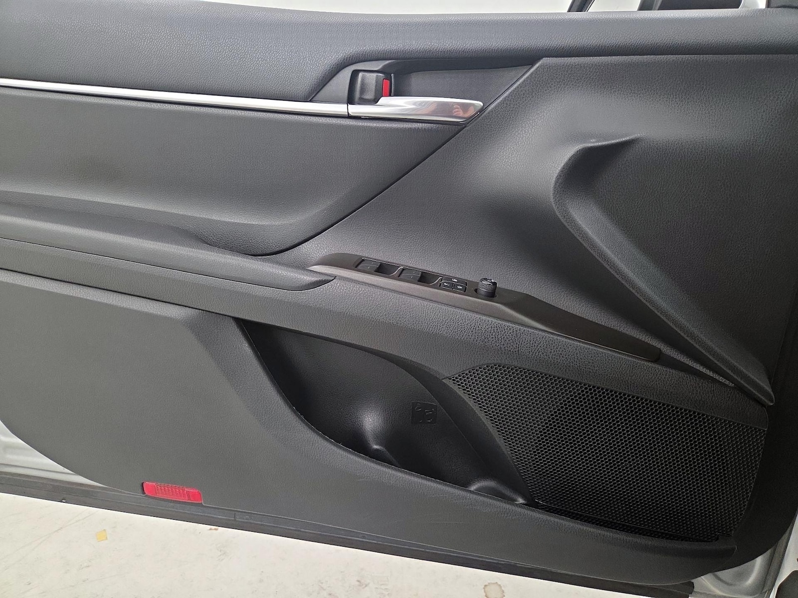 2021 Toyota Camry SE - Photo 13