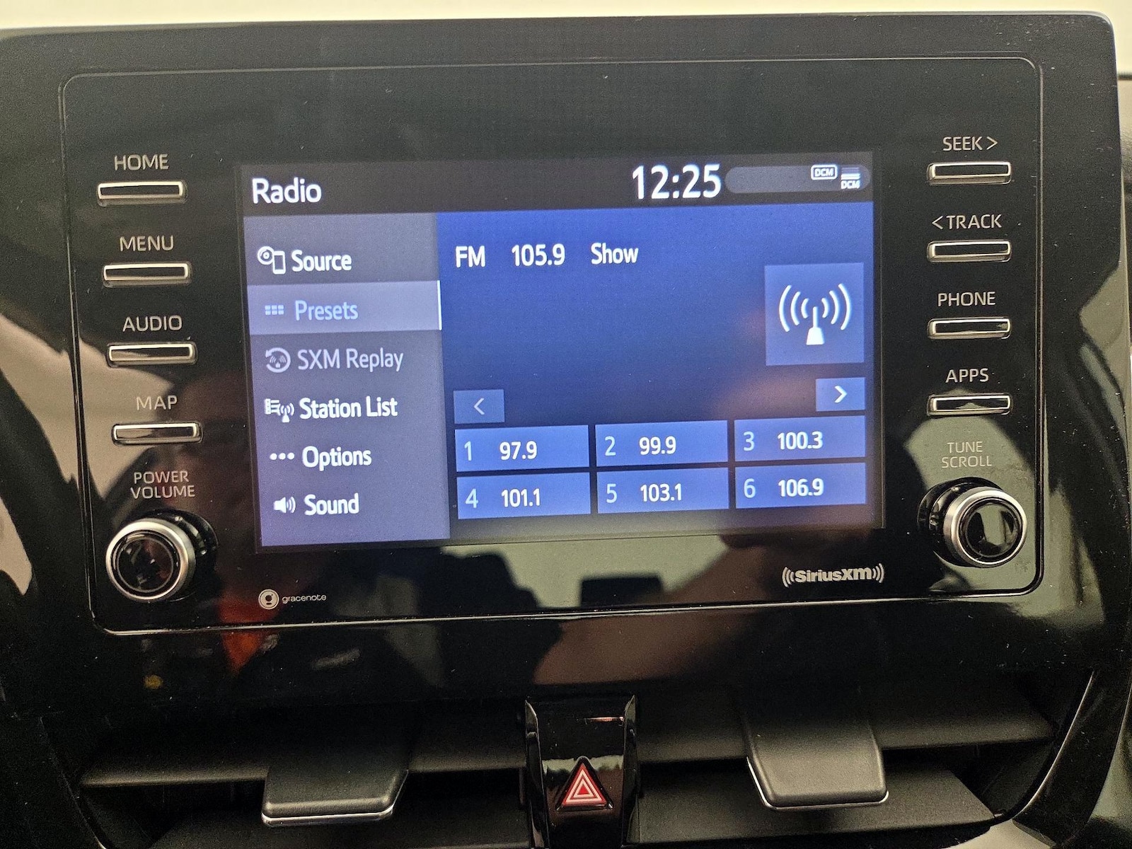 2021 Toyota Camry SE - Photo 16