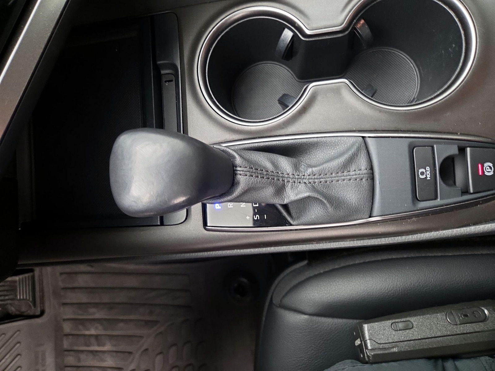 2021 Toyota Camry SE - Photo 18