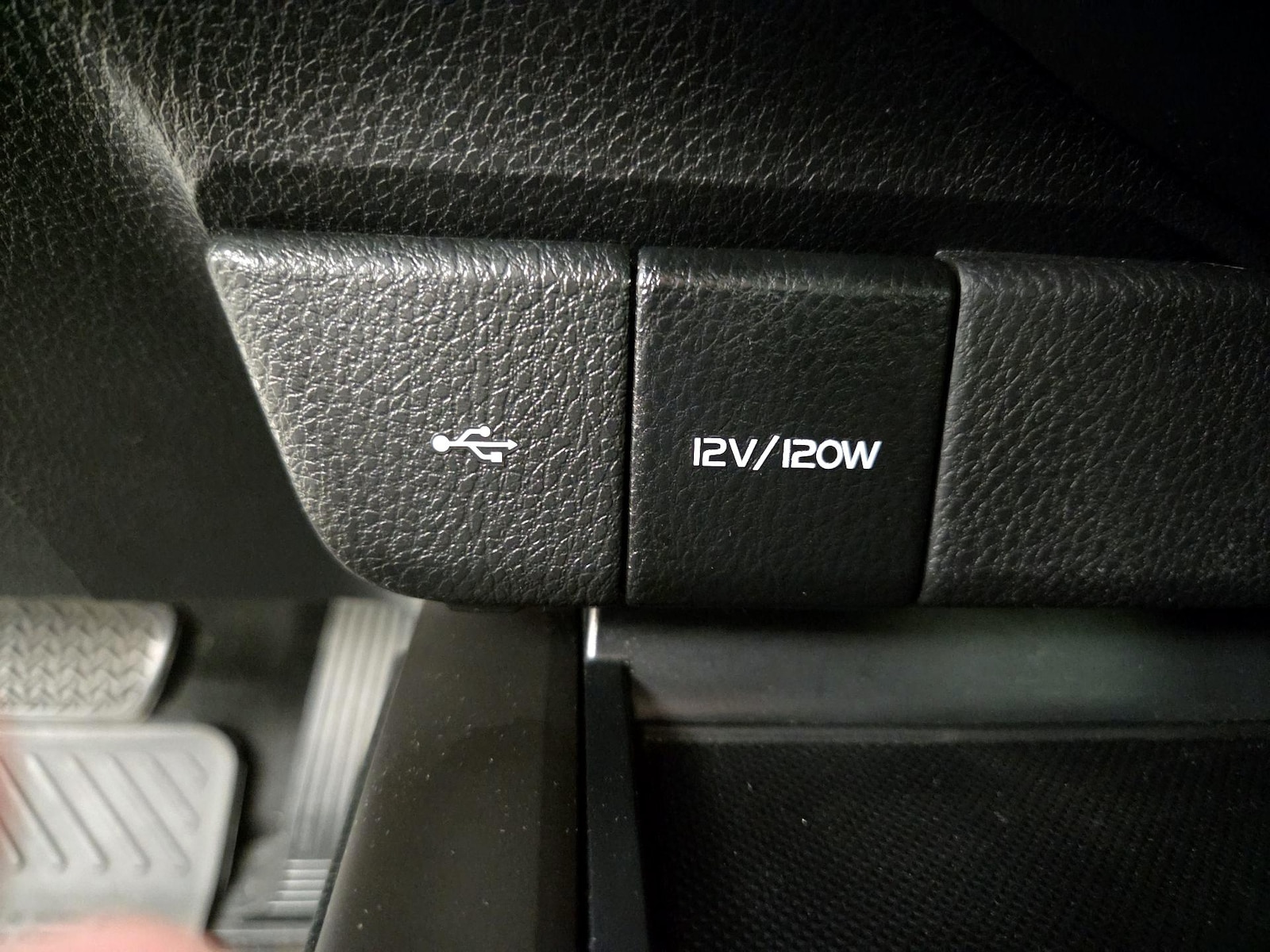 2021 Toyota Camry SE - Photo 19