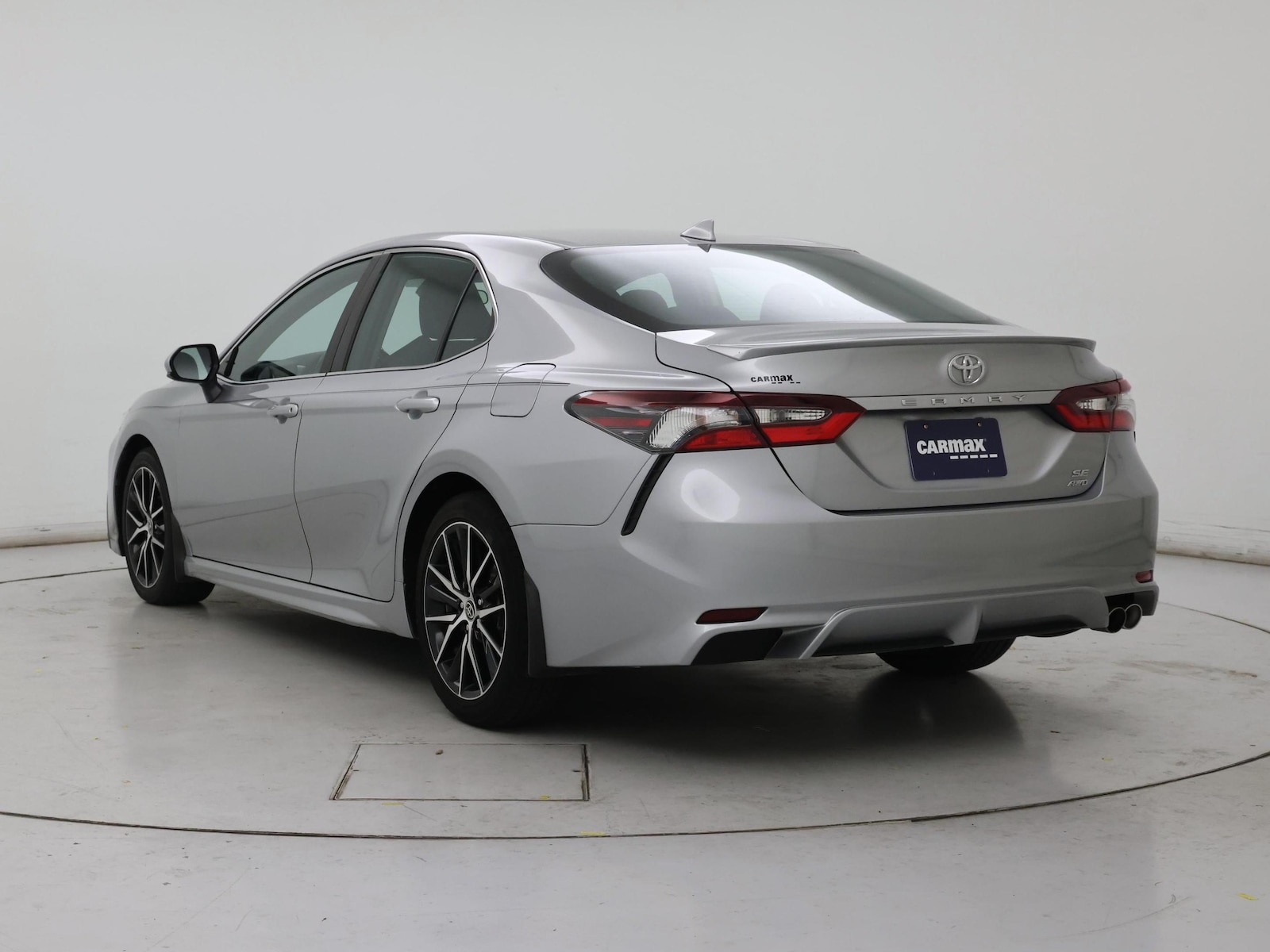 2021 Toyota Camry SE - Photo 3