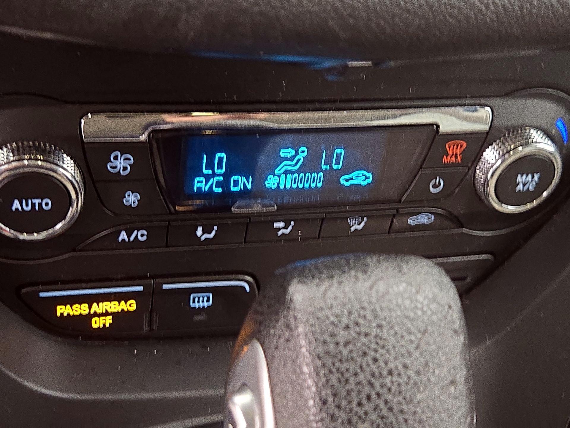 Thumbnail: 2015 Ford Escape - 16