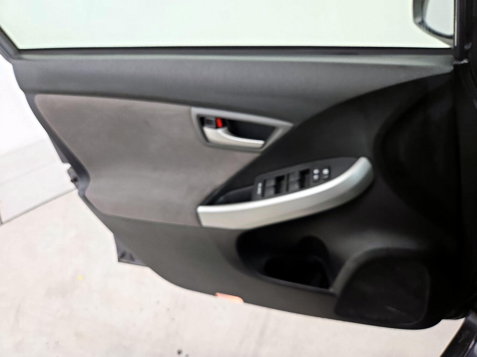 Thumbnail: 2013 Toyota Prius - 12