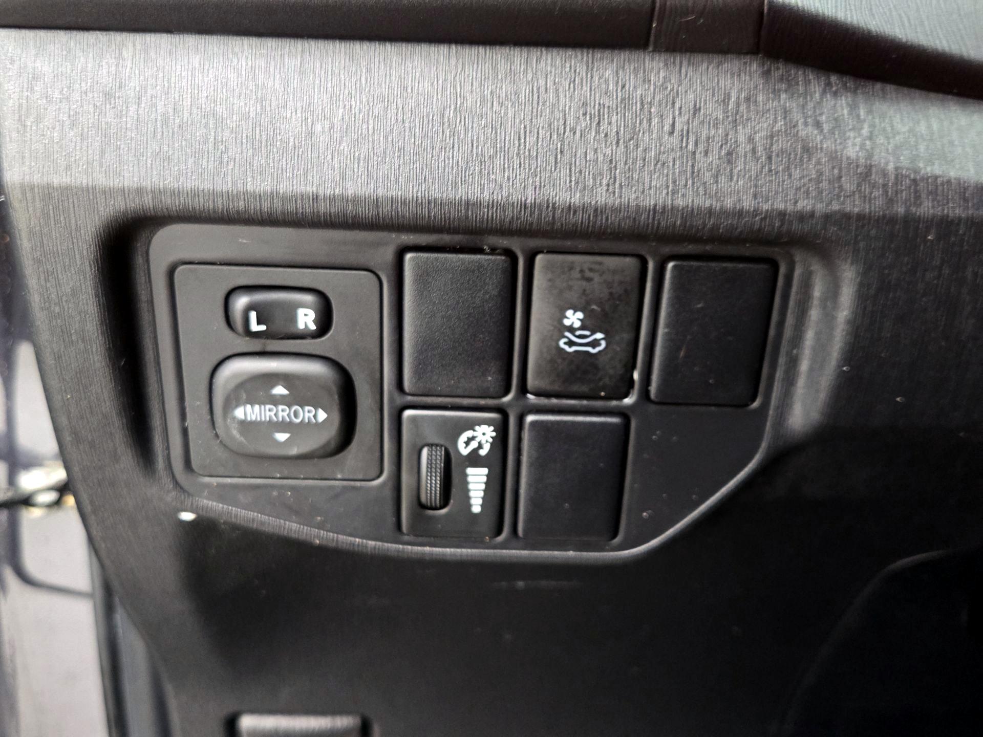 Thumbnail: 2013 Toyota Prius - 13