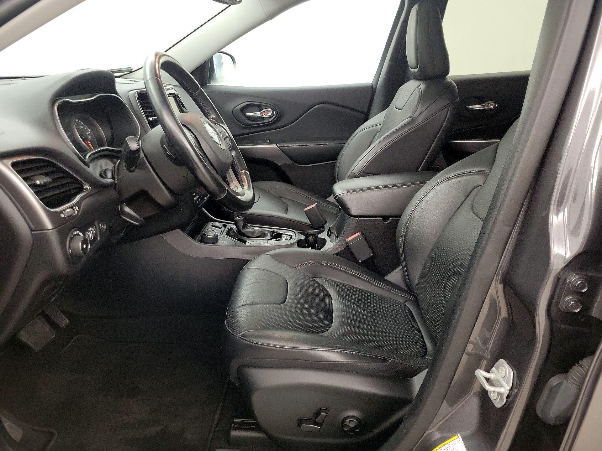 Thumbnail: 2020 Jeep Cherokee - 11