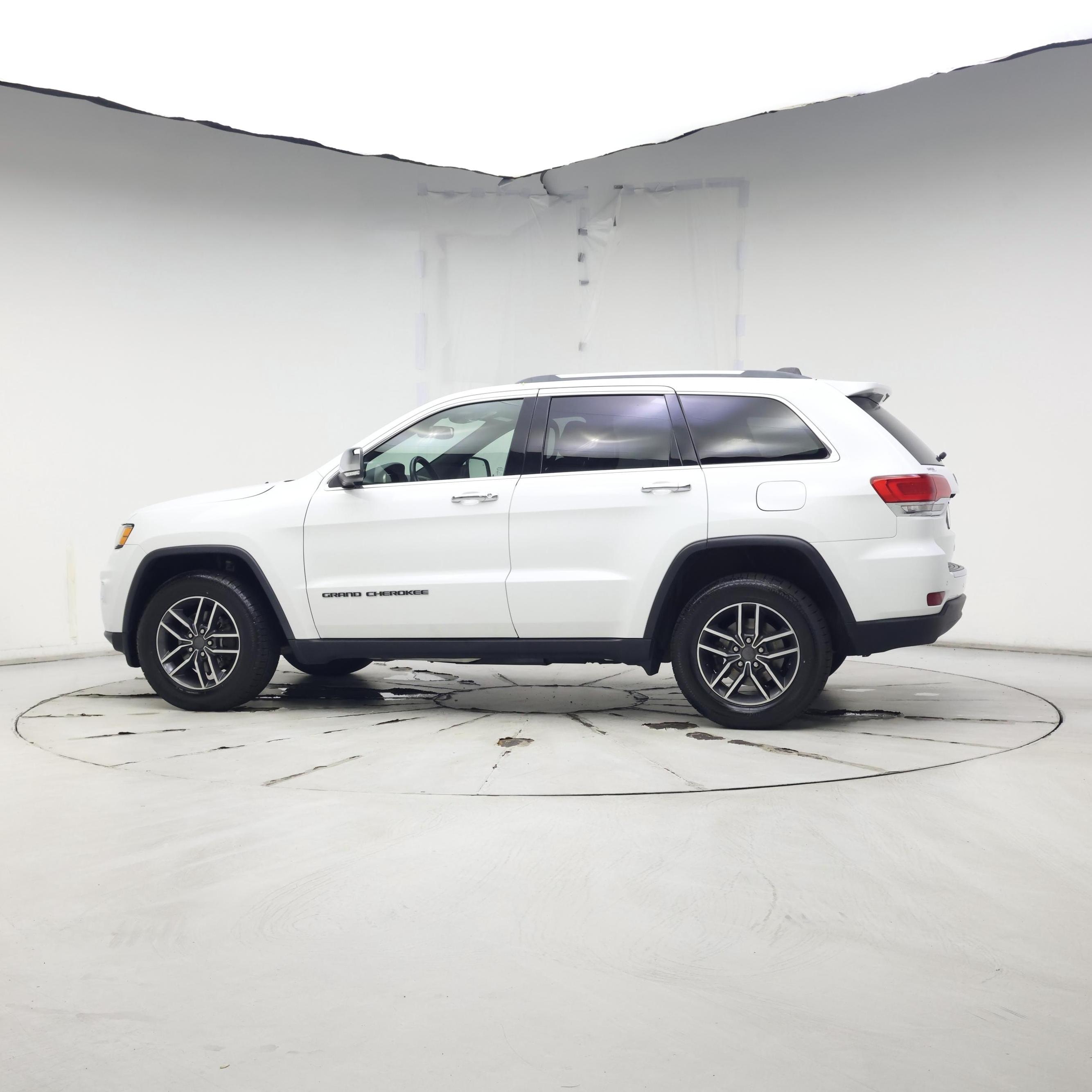 Thumbnail: 2019 Jeep Grand Cherokee - 8