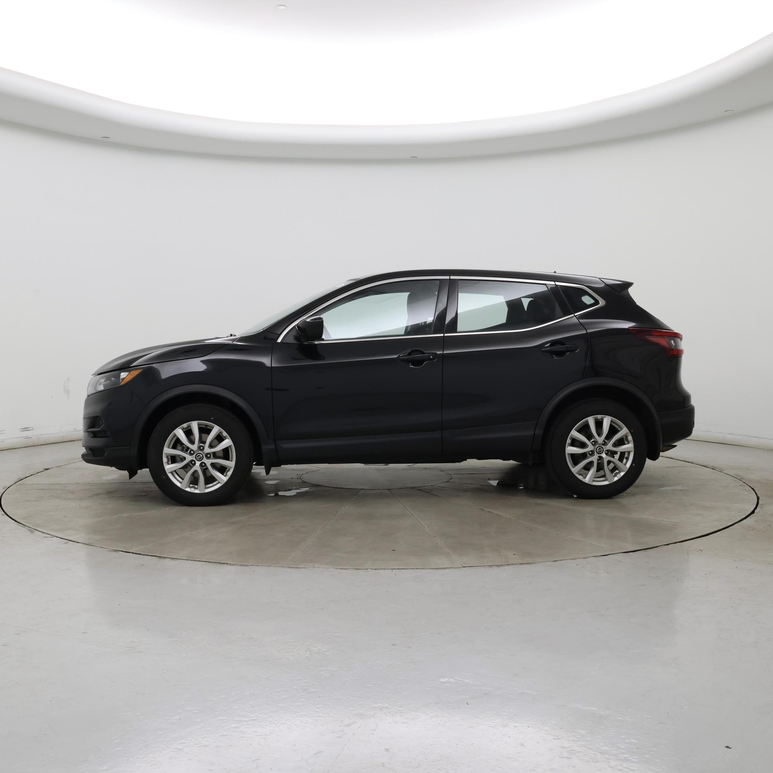 Thumbnail: 2022 Nissan Rogue Sport - 3