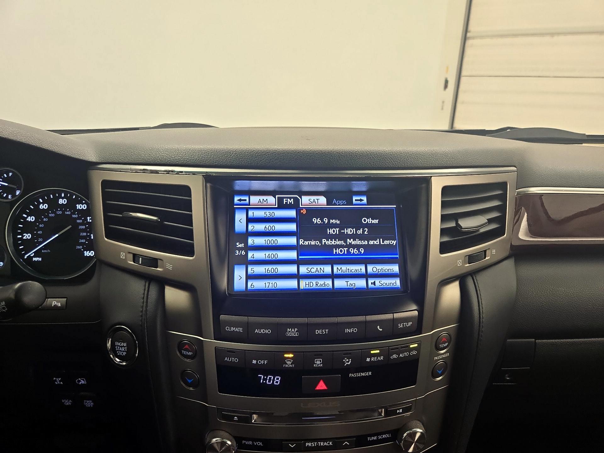 Thumbnail: 2015 Lexus LX - 14