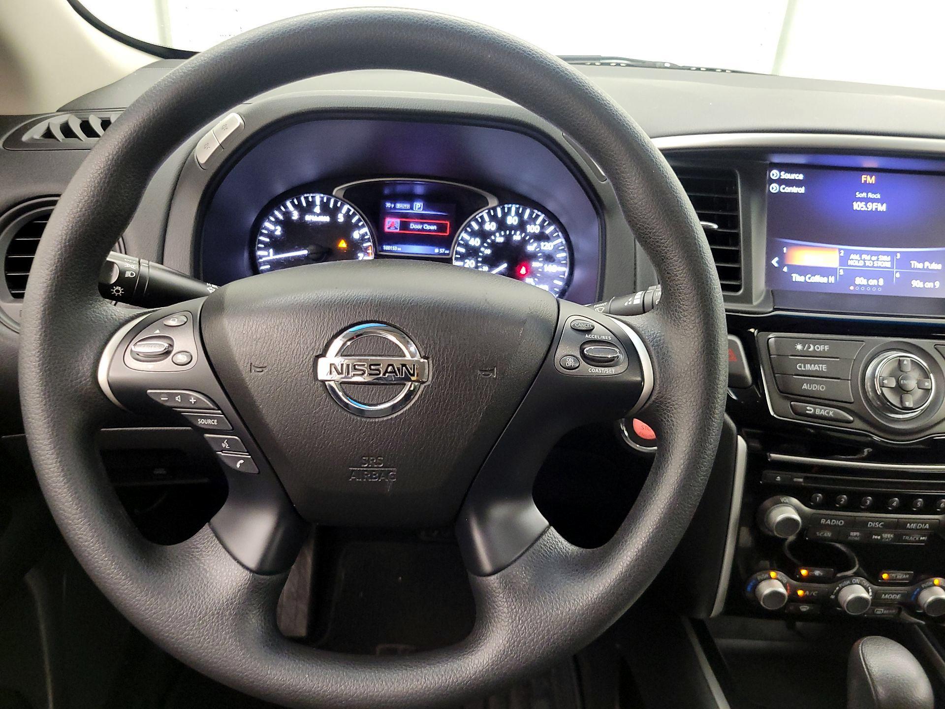 Thumbnail: 2017 Nissan Pathfinder - 10