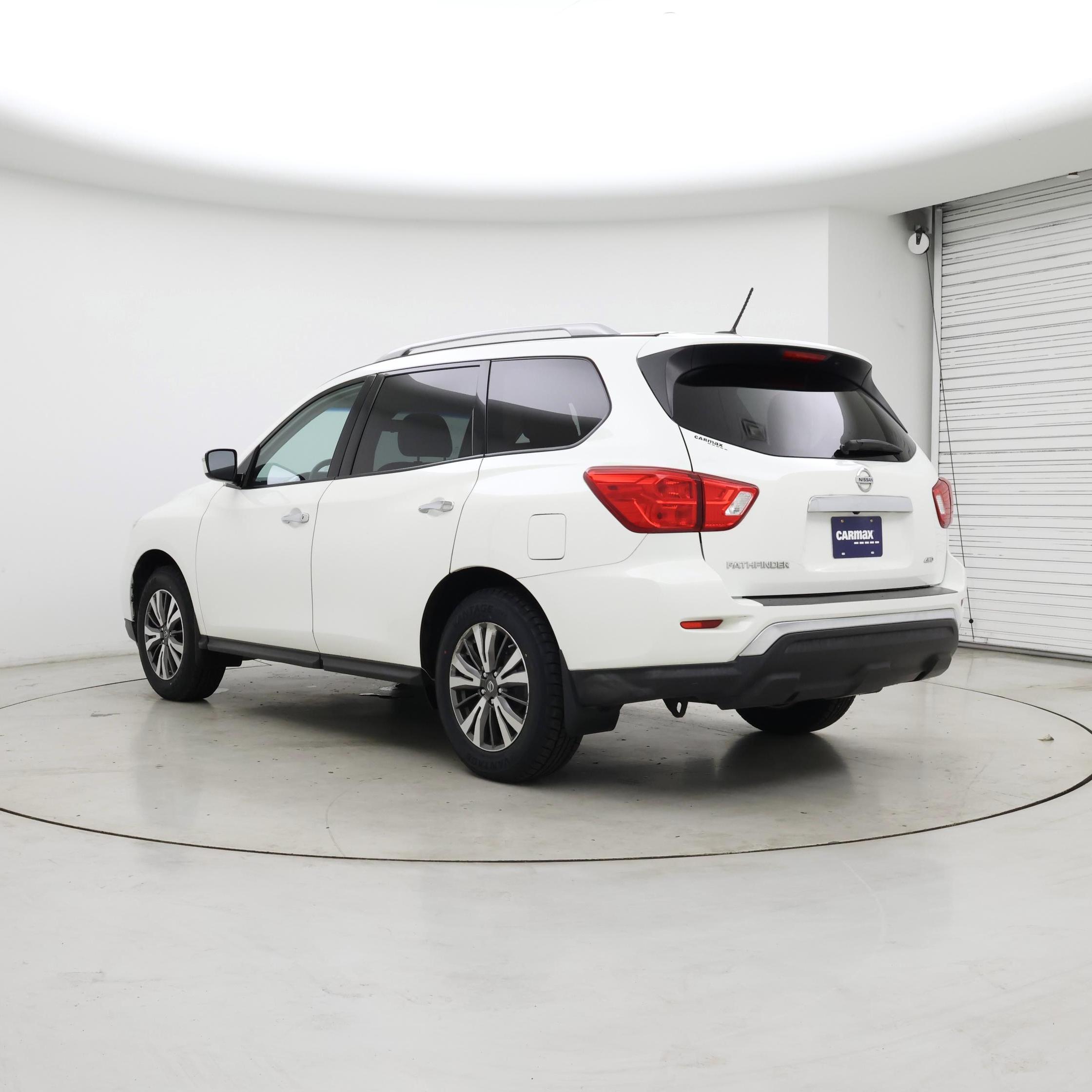 Thumbnail: 2017 Nissan Pathfinder - 2