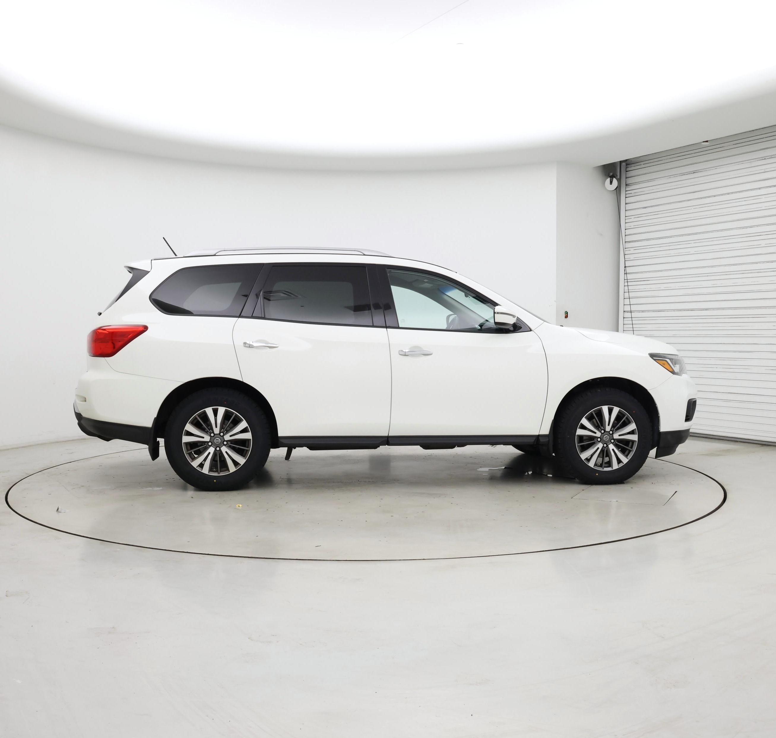 Thumbnail: 2017 Nissan Pathfinder - 7