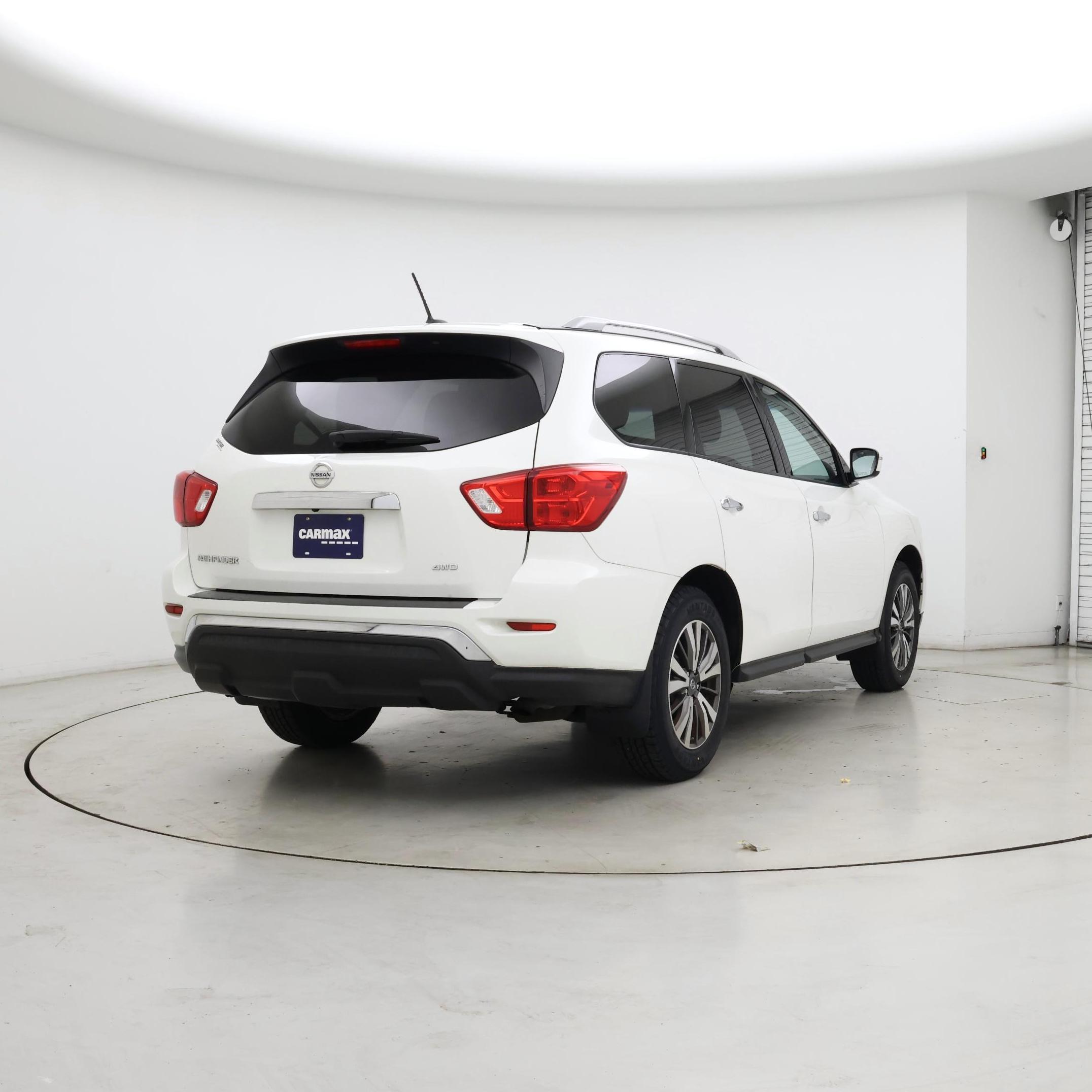Thumbnail: 2017 Nissan Pathfinder - 8