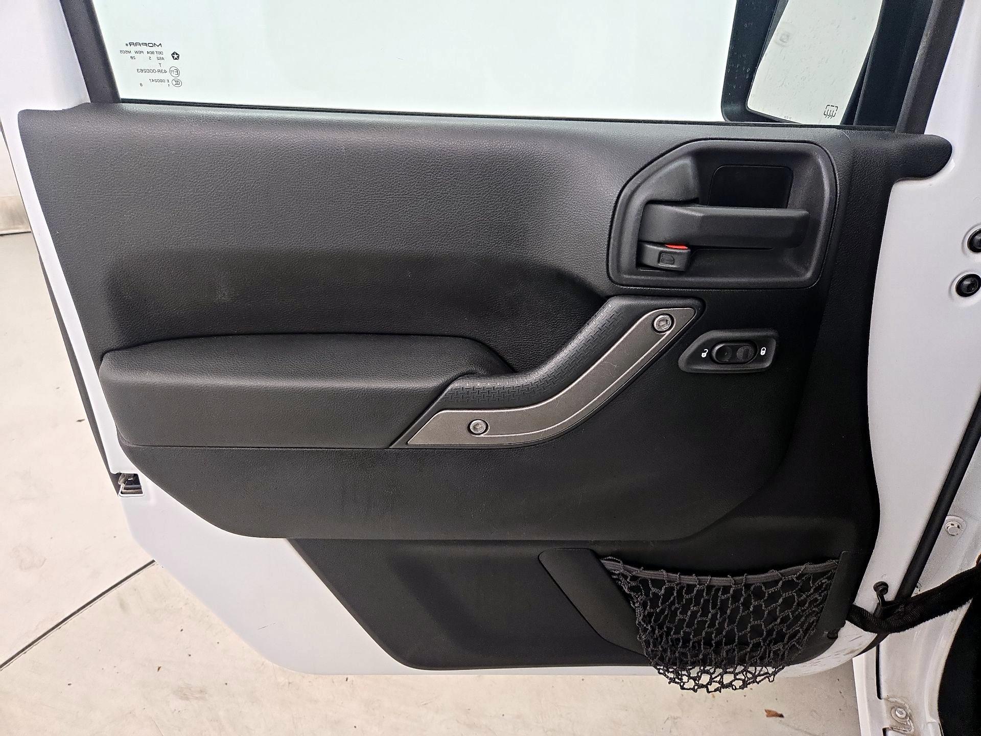 Thumbnail: 2016 Jeep Wrangler - 12