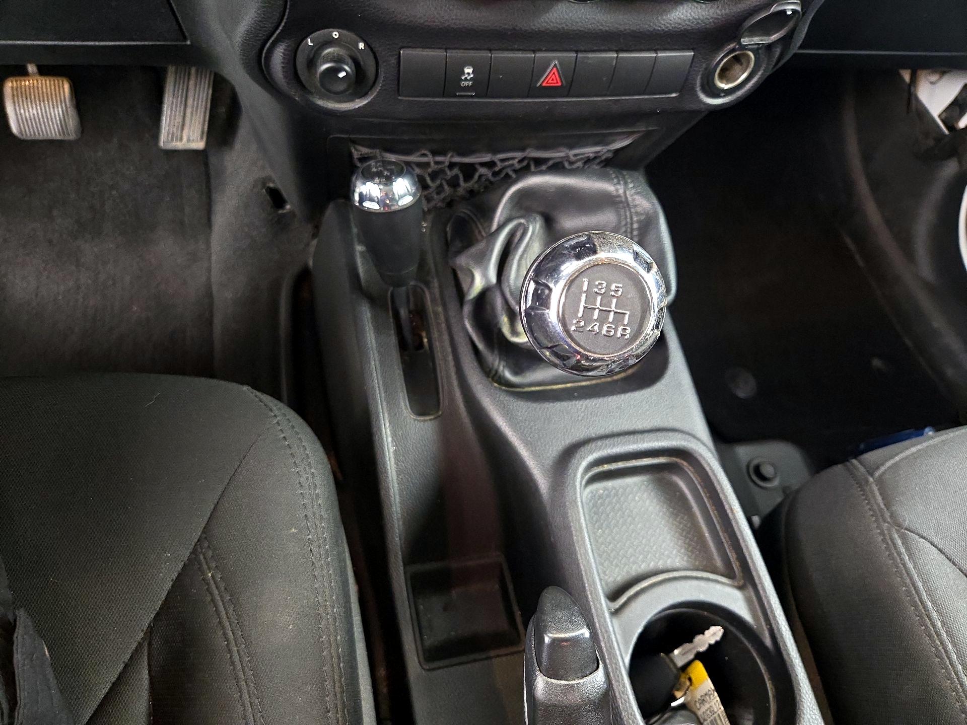 Thumbnail: 2016 Jeep Wrangler - 15