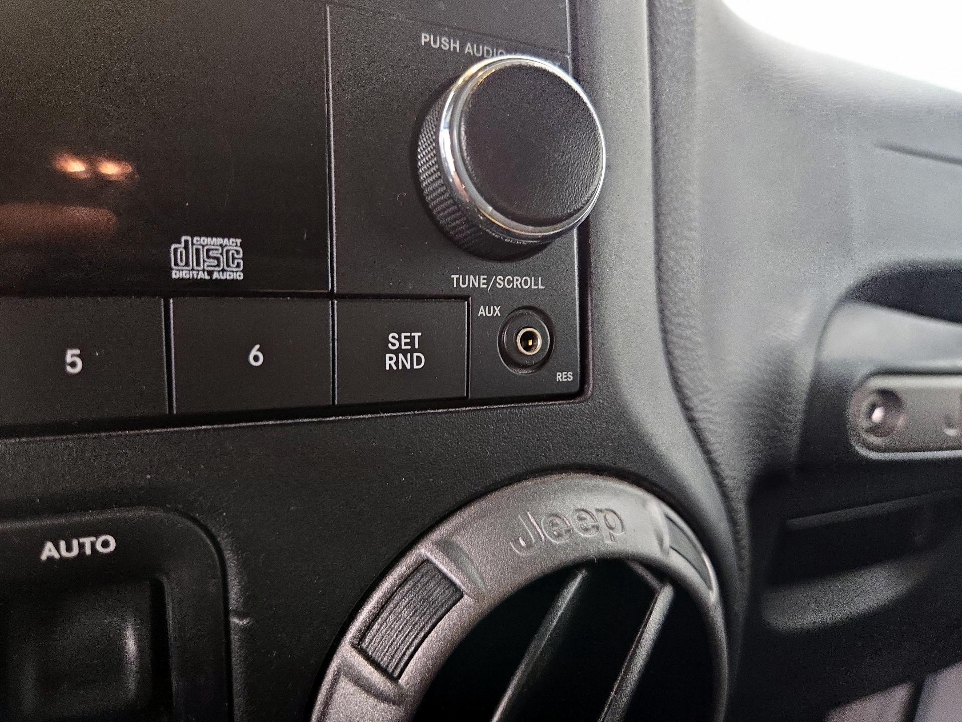 Thumbnail: 2016 Jeep Wrangler - 16