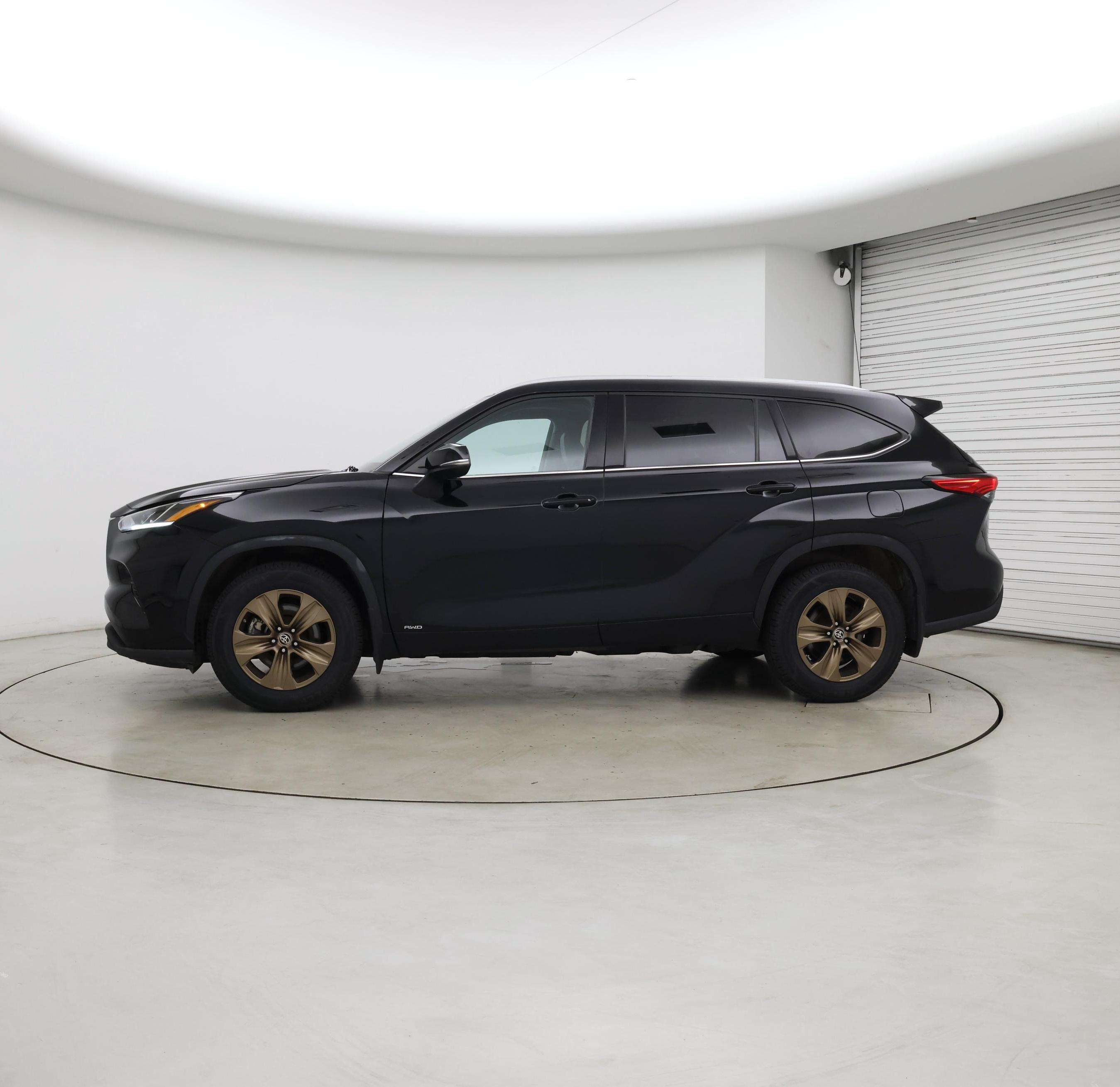 Thumbnail: 2022 Toyota Highlander - 3