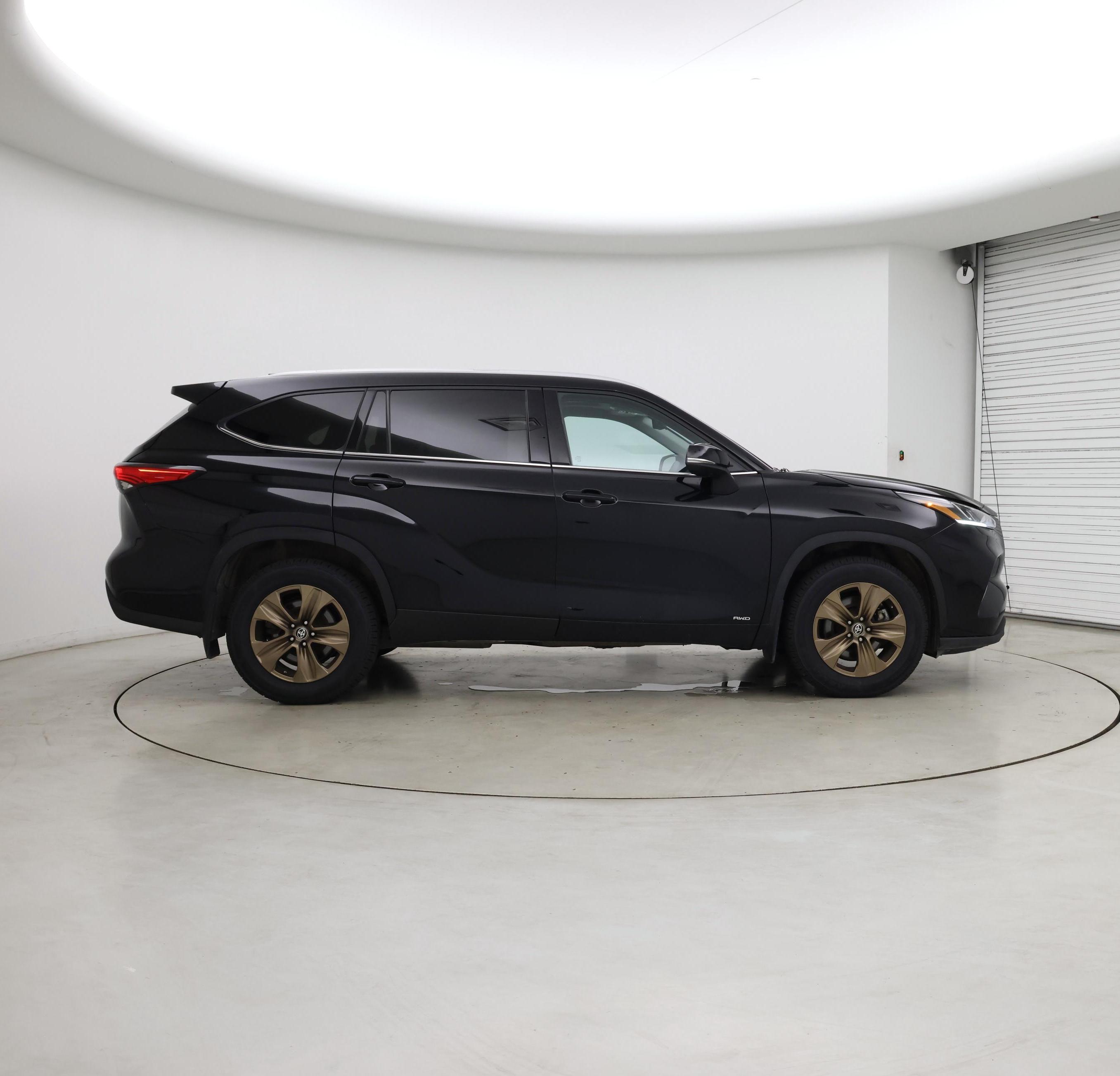 Thumbnail: 2022 Toyota Highlander - 7