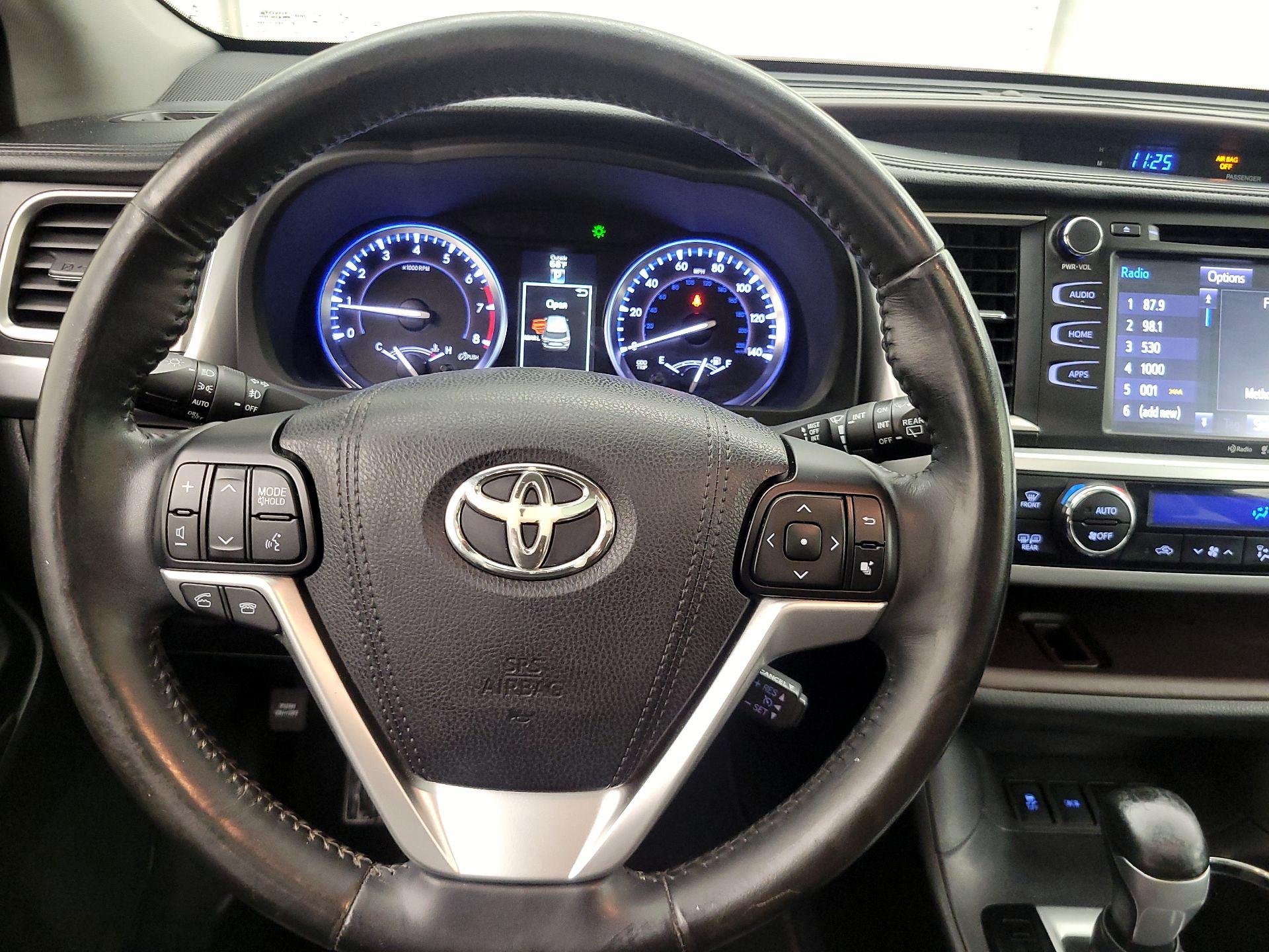 Thumbnail: 2015 Toyota Highlander - 10