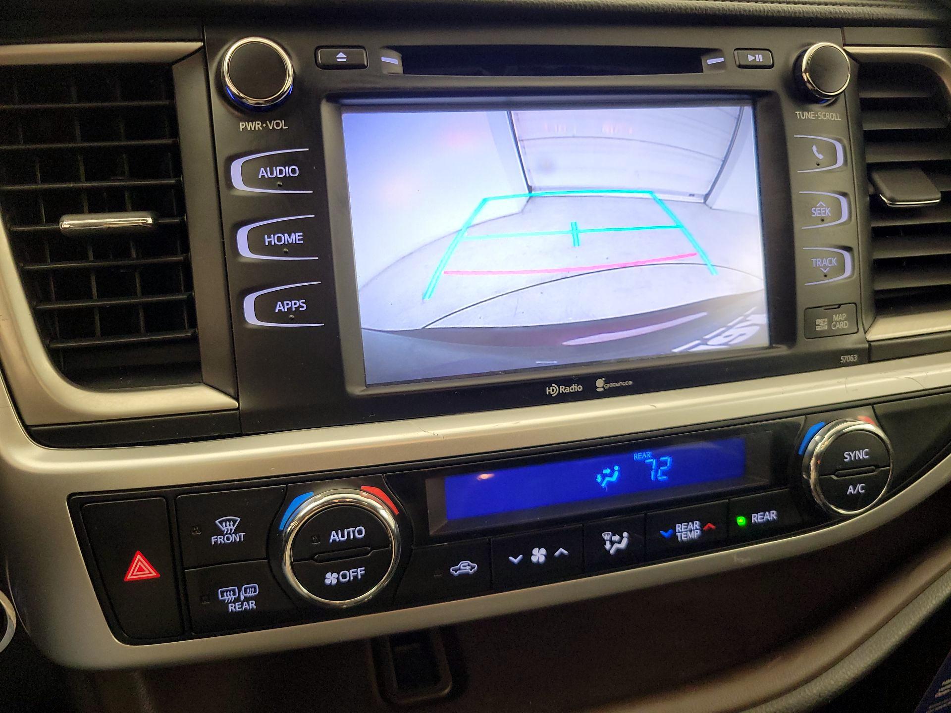 Thumbnail: 2015 Toyota Highlander - 14