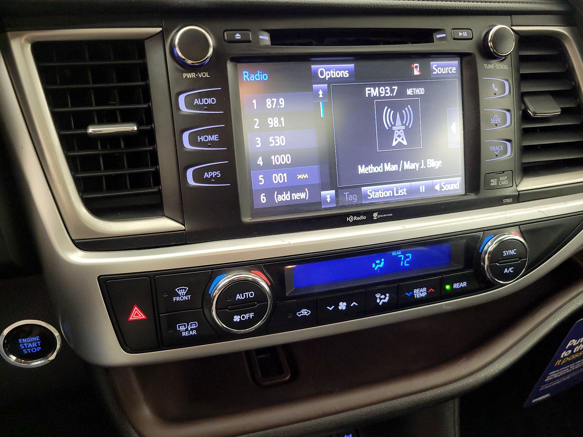 Thumbnail: 2015 Toyota Highlander - 15