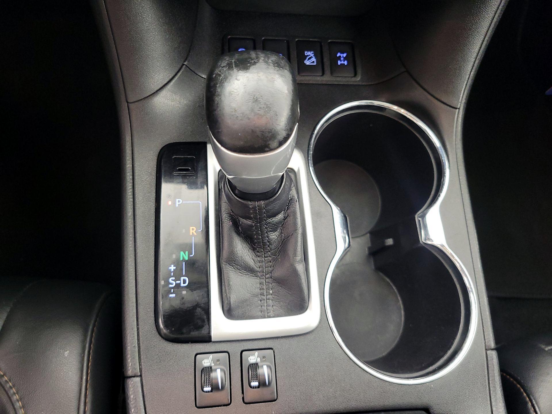 Thumbnail: 2015 Toyota Highlander - 17