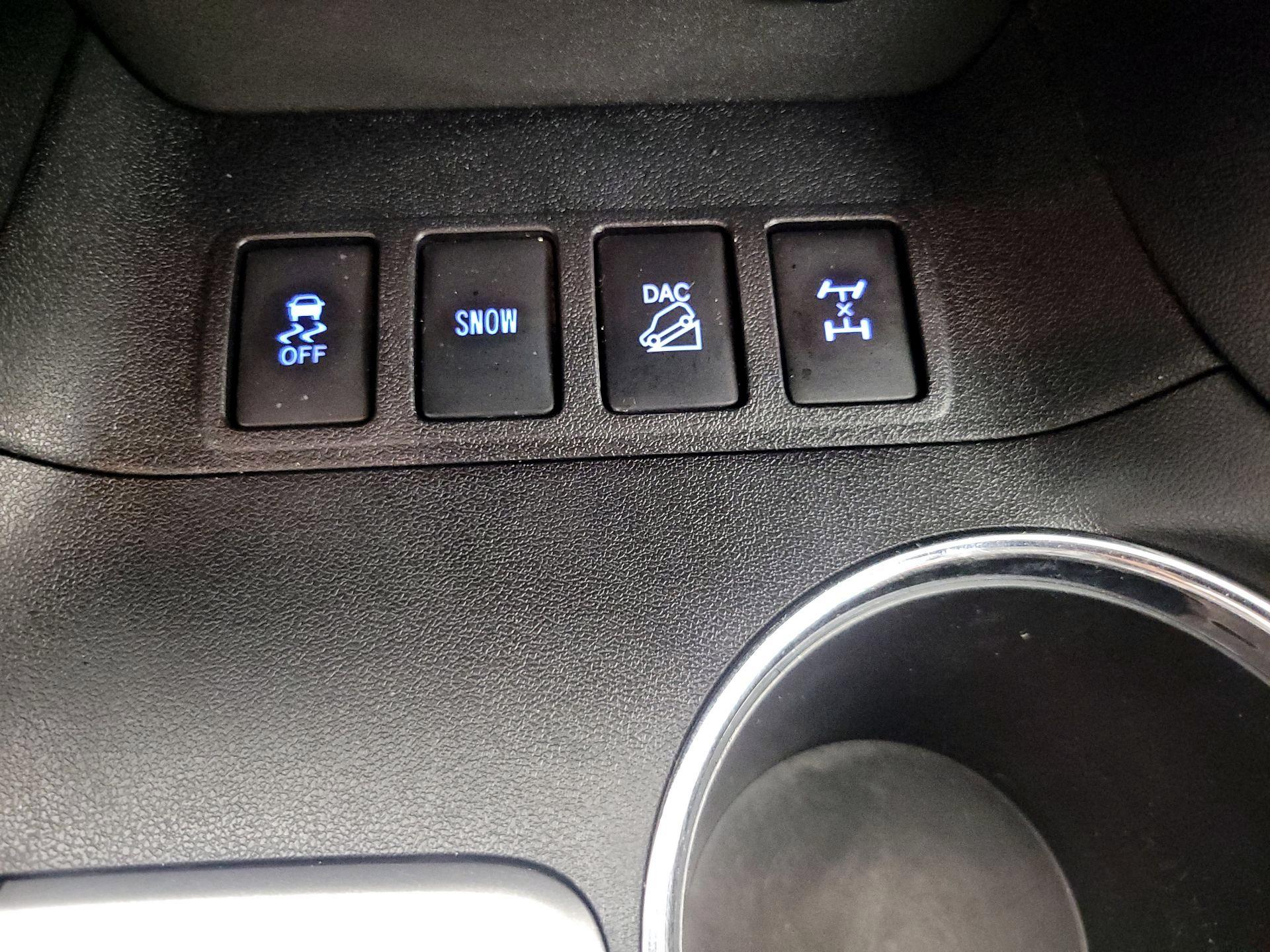 Thumbnail: 2015 Toyota Highlander - 18