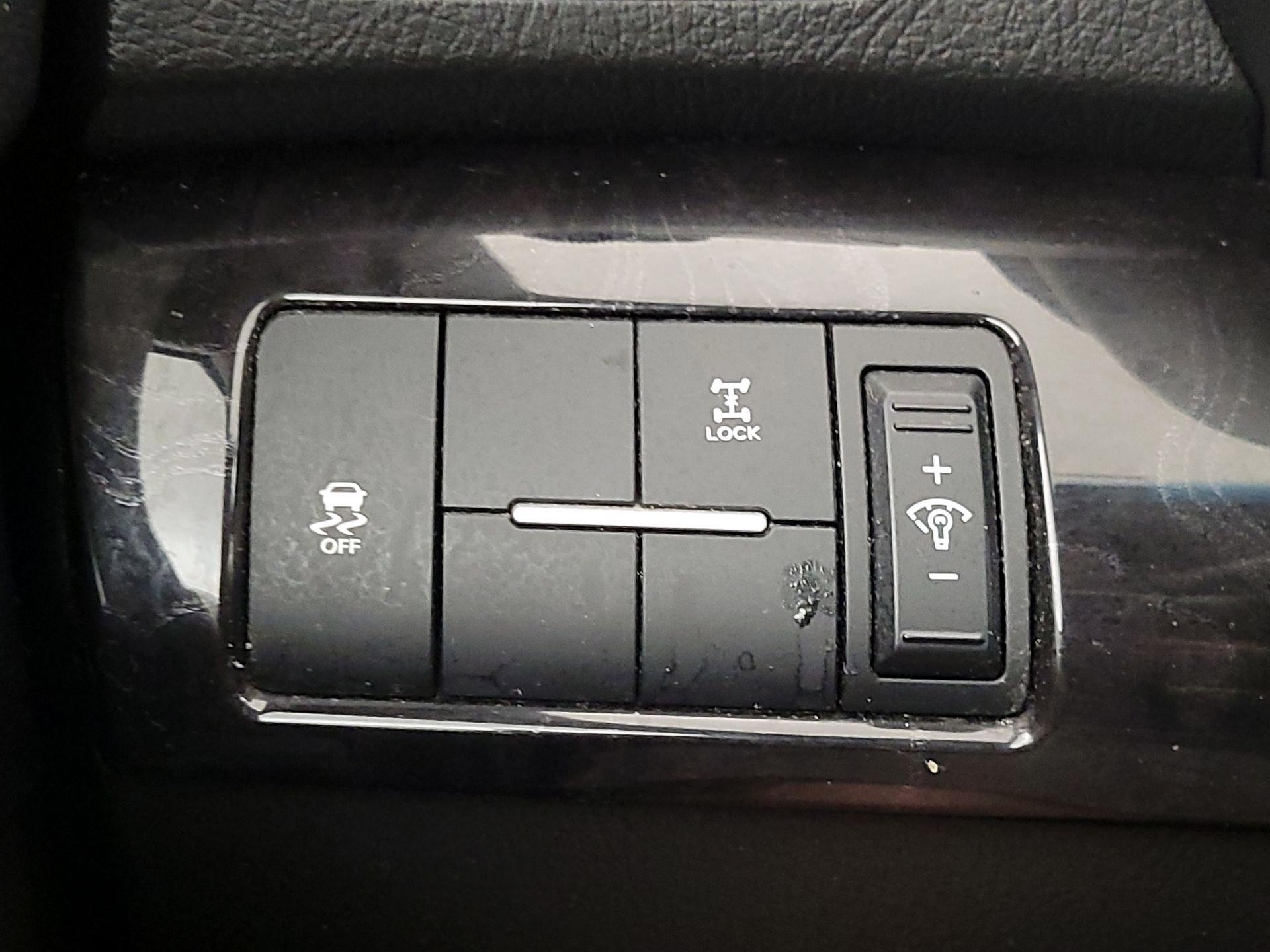 Thumbnail: 2015 Kia Sorento - 13