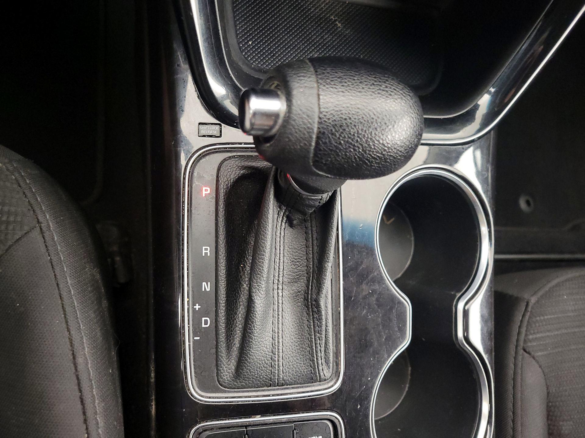Thumbnail: 2015 Kia Sorento - 16