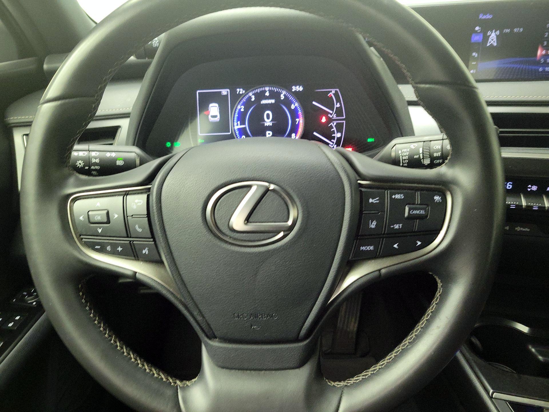 Thumbnail: 2021 Lexus UX - 10