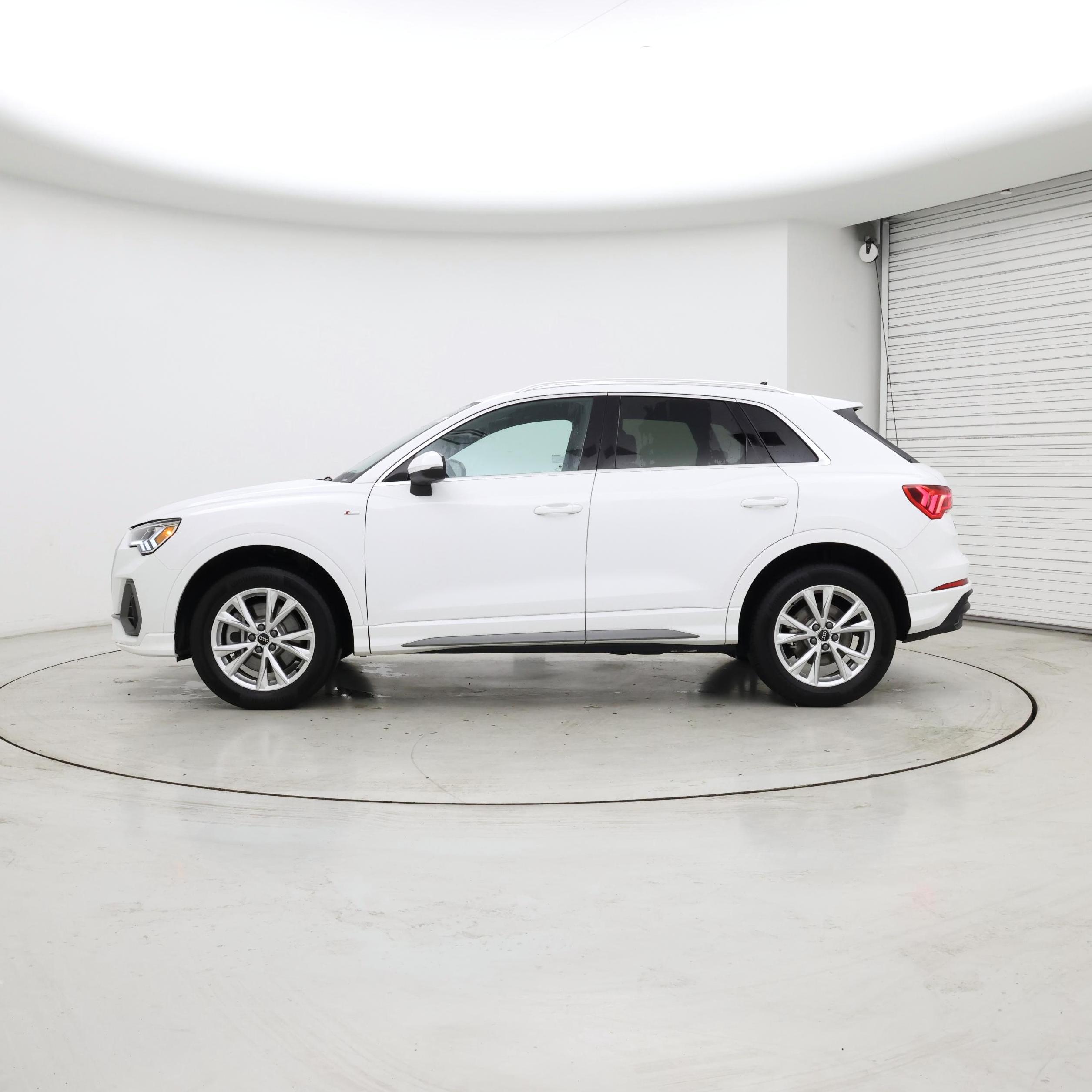 Thumbnail: 2024 Audi Q3 - 3